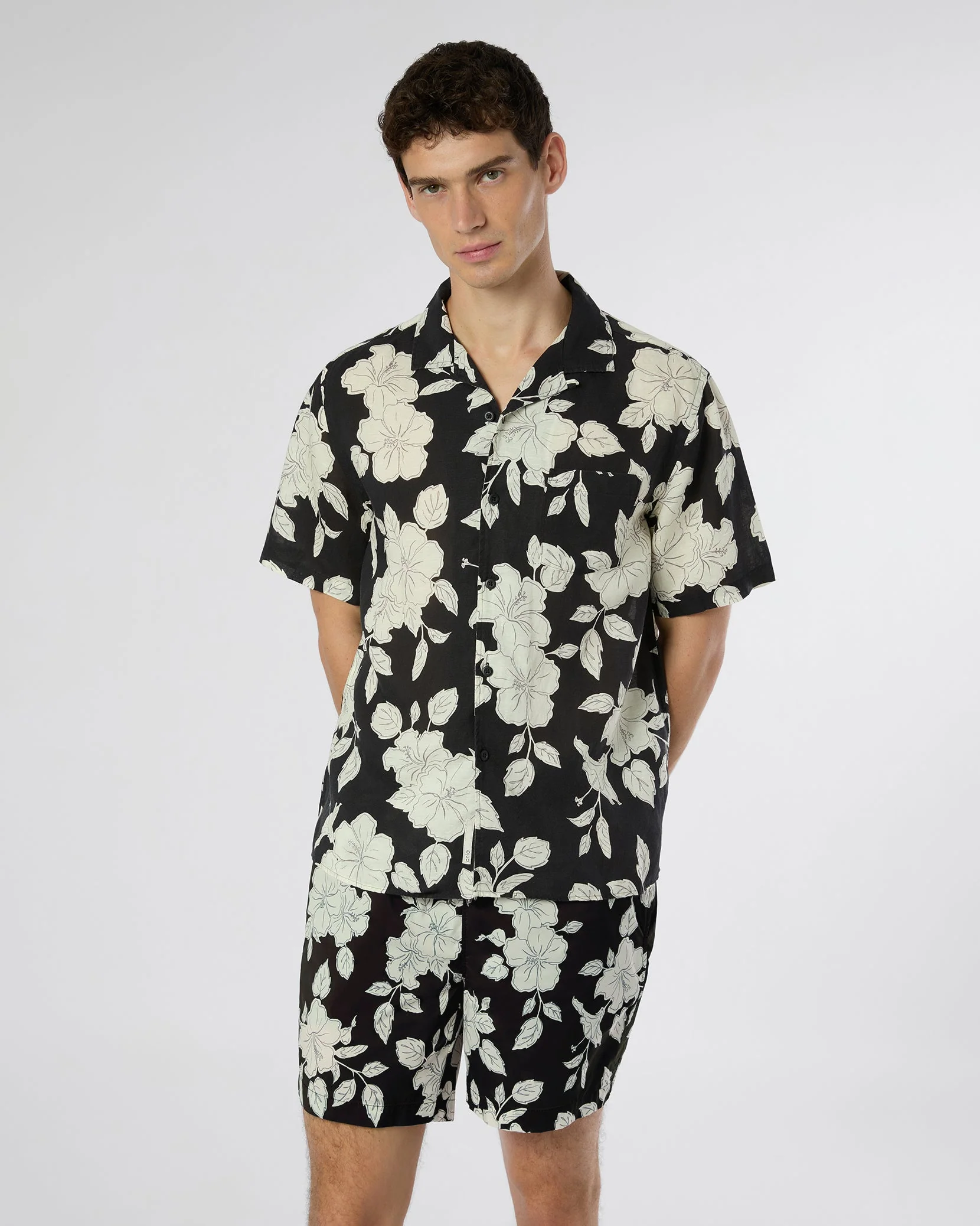Mens | Air Linen Convertible Vacation Shirt | Black/Off White