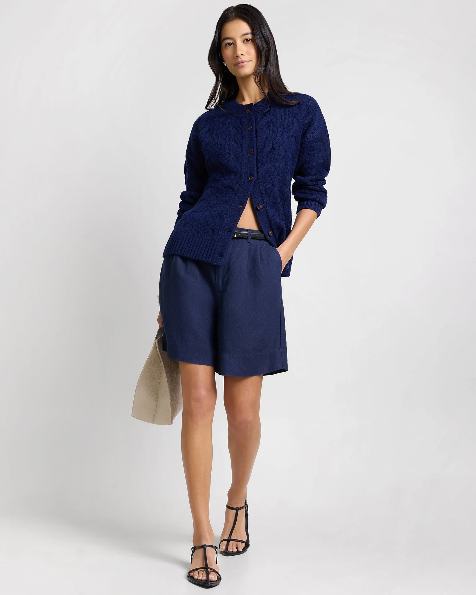 Womens | Air Linen Pleated Bermuda Short | Noir Navy - Image 3