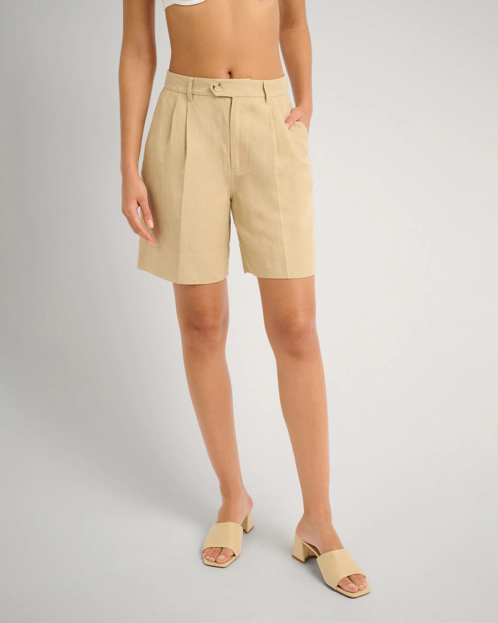 Womens | Air Linen Pleated Bermuda Short | Jute