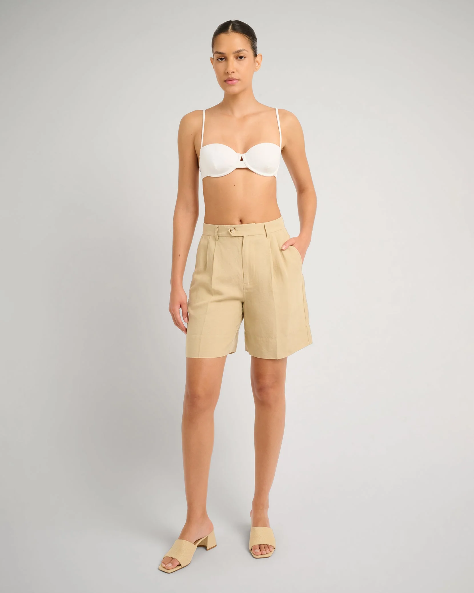 Womens | Air Linen Pleated Bermuda Short | Jute - Image 3