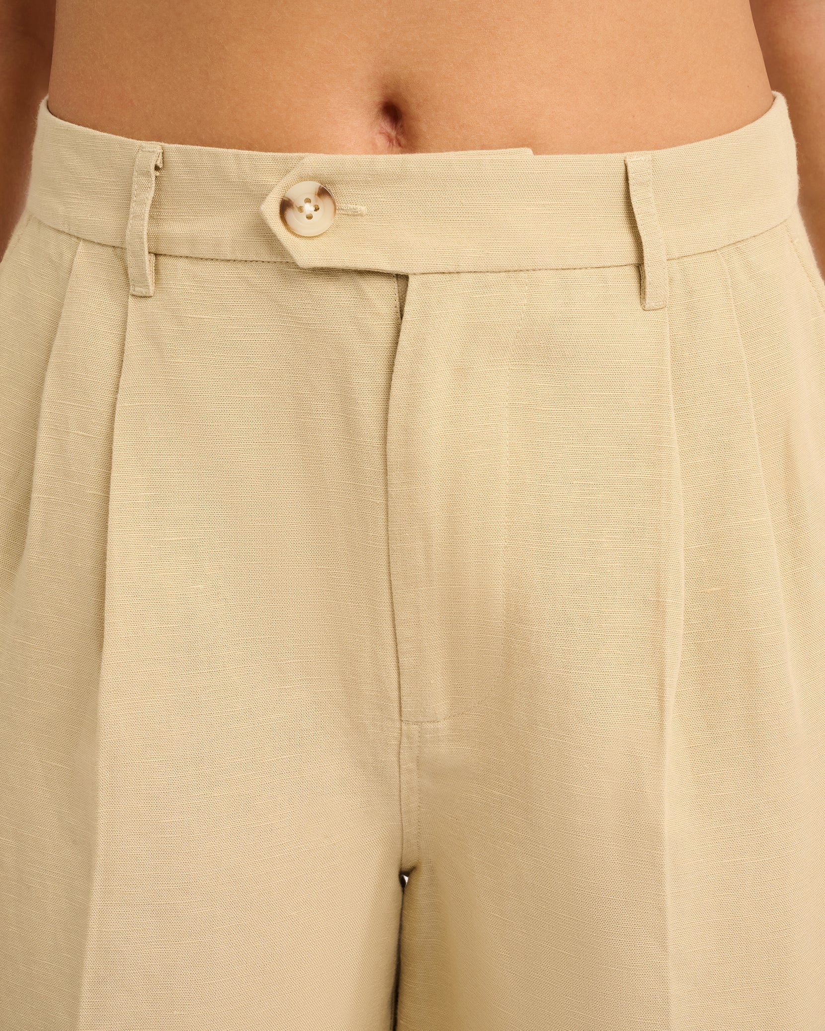 Womens | Air Linen Pleated Bermuda Short | Jute - Image 4
