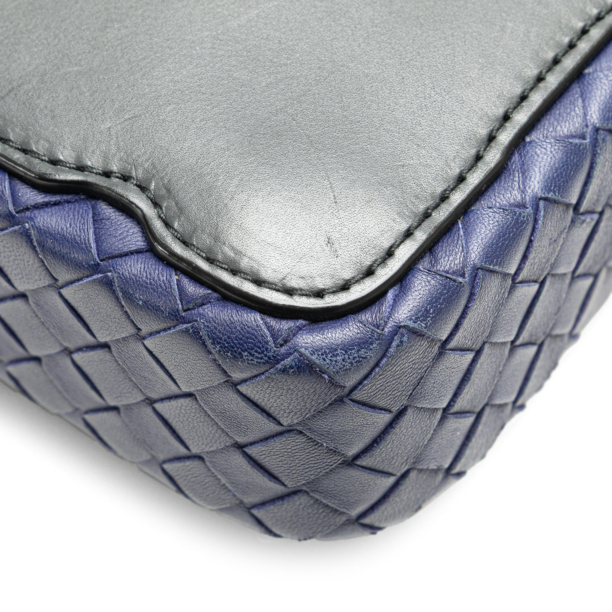 Bottega Veneta | Pre-Owned Intrecciato Trimmed Leather Crossbody | Black/Blue - Image 2