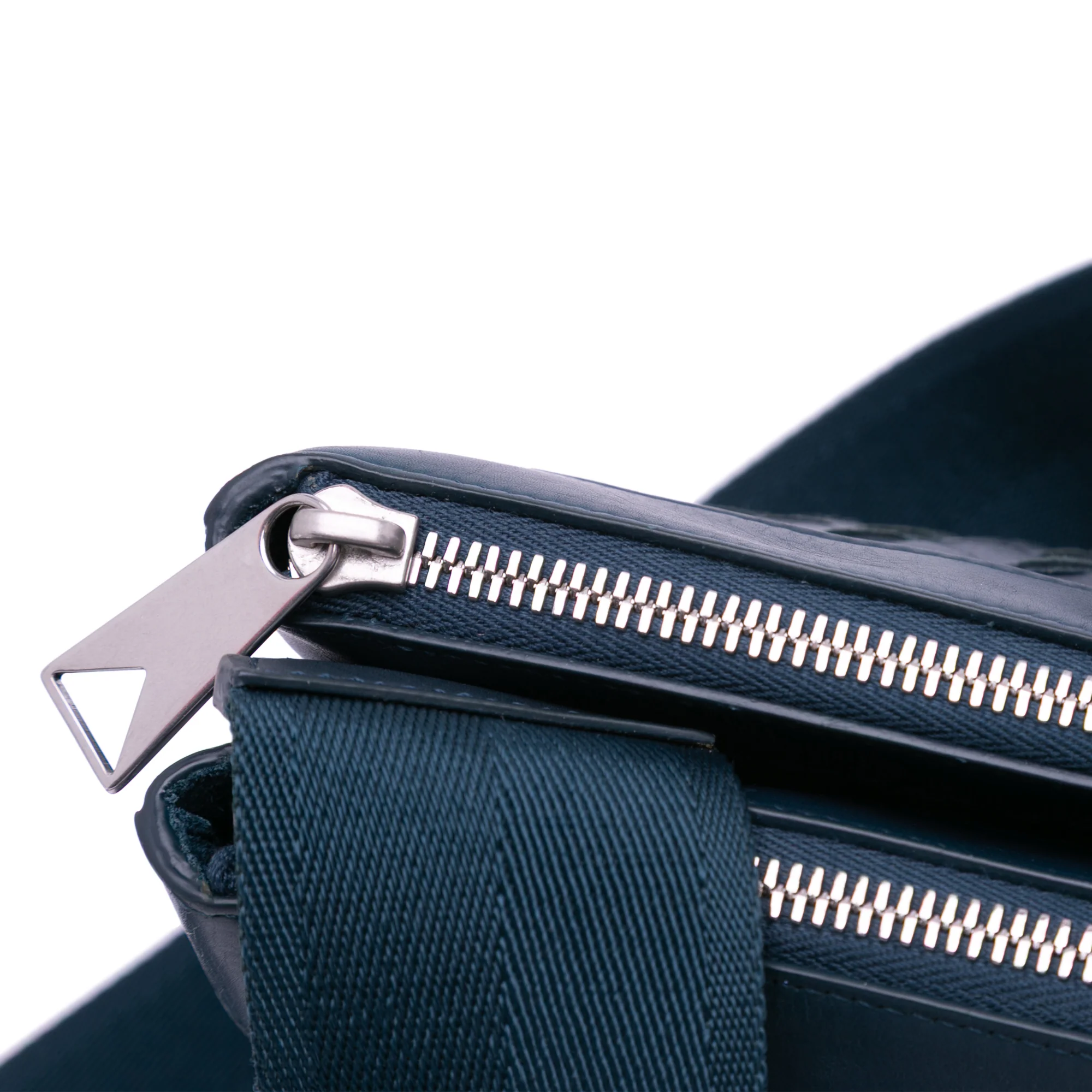 Bottega Veneta | Pre-Owned Leather Intrecciato Duo Crossbody | Blue - Image 2
