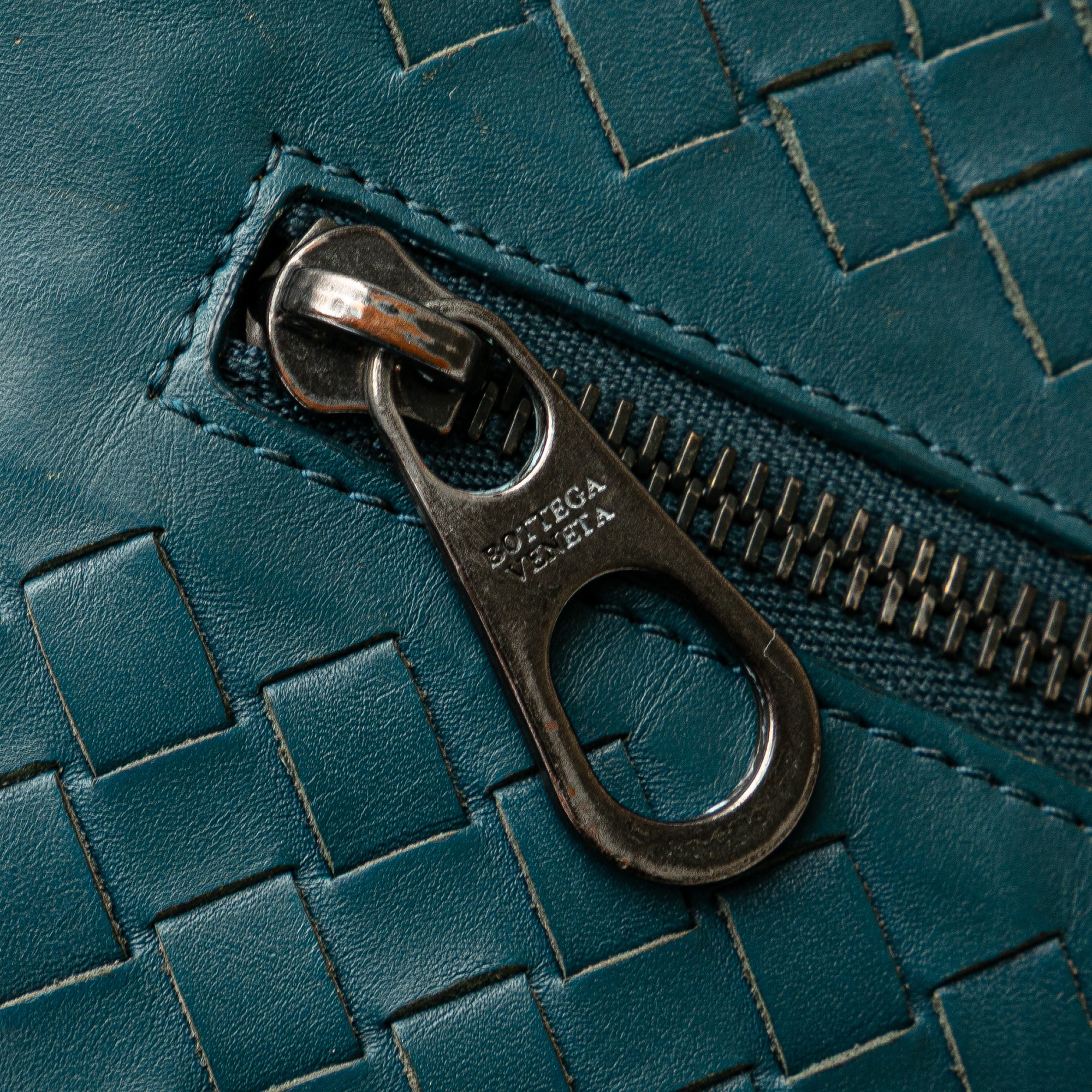 Bottega Veneta | Pre-Owned Nappa Intrecciato Clutch | Blue/Peacock - Image 10