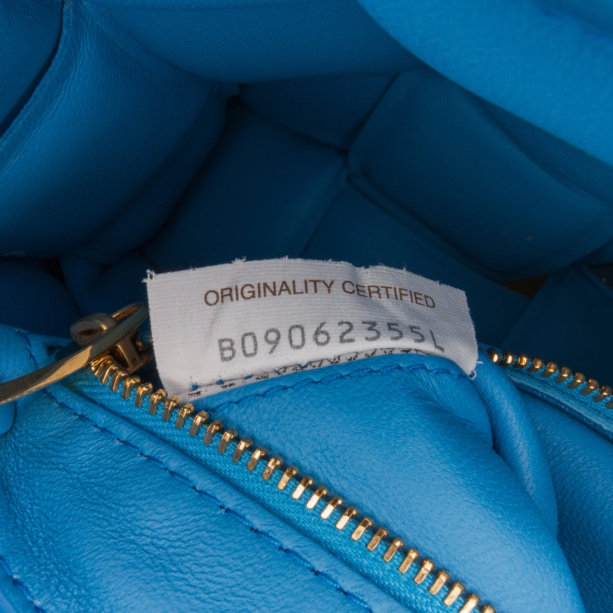 Bottega Veneta | Pre-Owned Nappa Intrecciato Padded Chain Cassette Satchel | Blue/Light Blue - Image 10