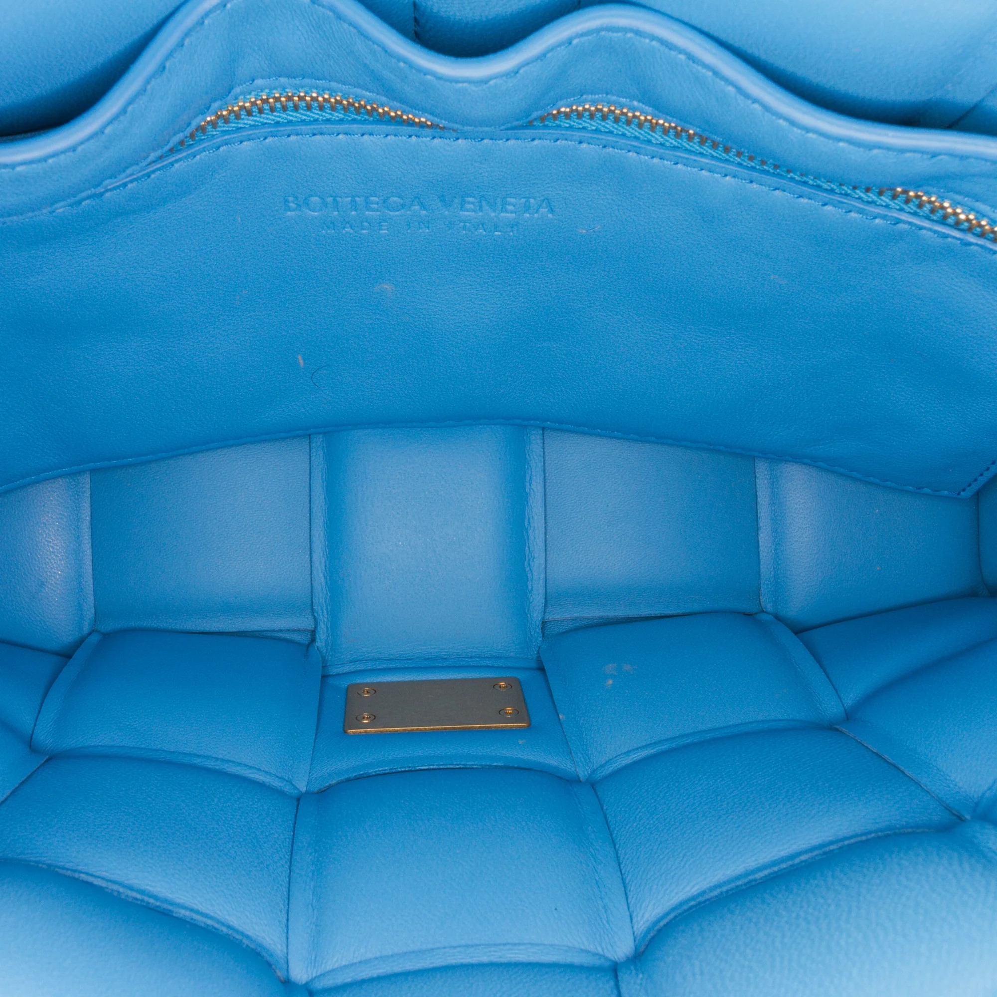 Bottega Veneta | Pre-Owned Nappa Intrecciato Padded Chain Cassette Satchel | Blue/Light Blue - Image 8
