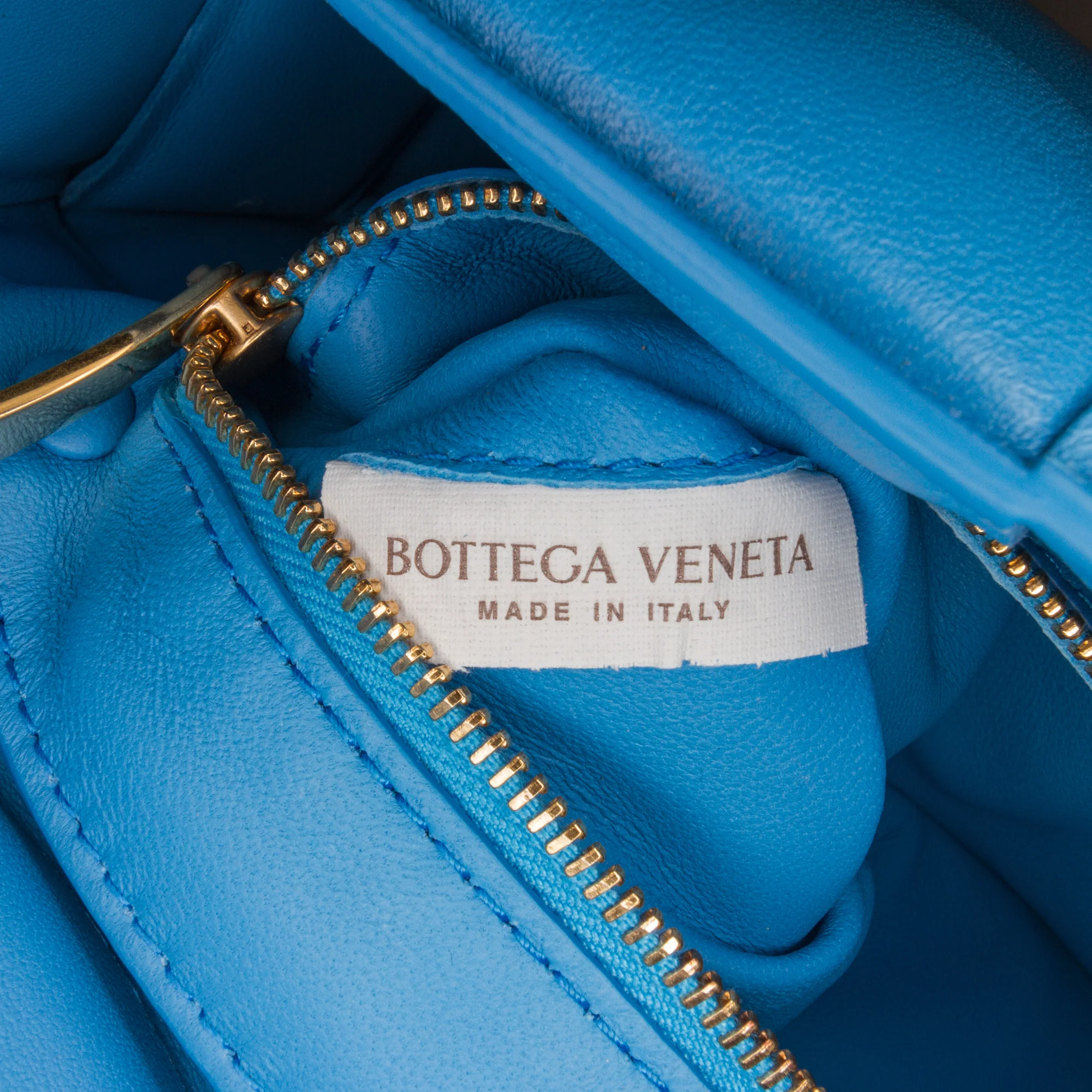 Bottega Veneta | Pre-Owned Nappa Intrecciato Padded Chain Cassette Satchel | Blue/Light Blue - Image 9