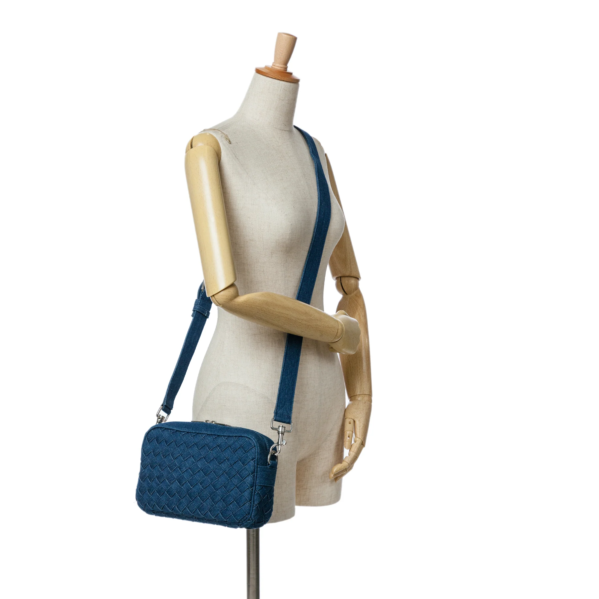 Bottega Veneta | Pre-Owned Small Denim Intreccio Camera Bag | Blue - Image 2
