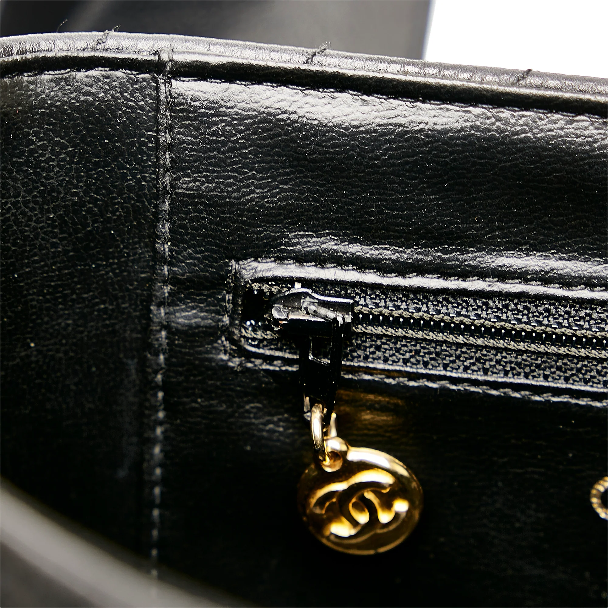 Chanel | Pre-Owned CC Caviar Leather Vanity Bag | Black - Image 10