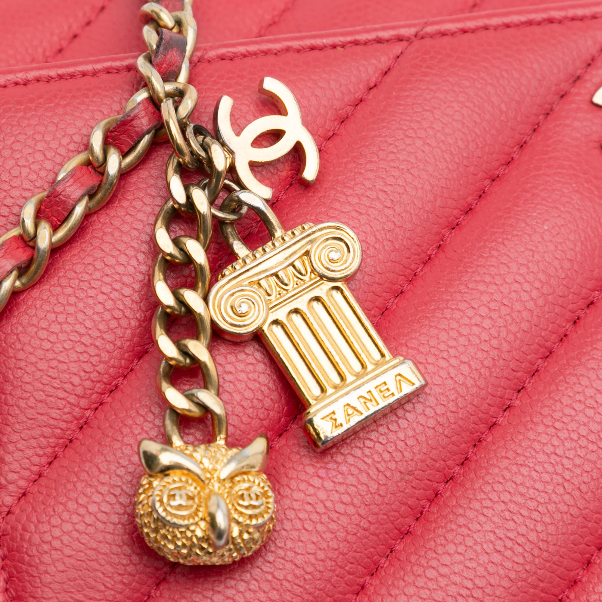 Chanel | Pre-Owned CC Chevron Caviar Ancient Greek Charms Wallet On Chain | Red - Image 10