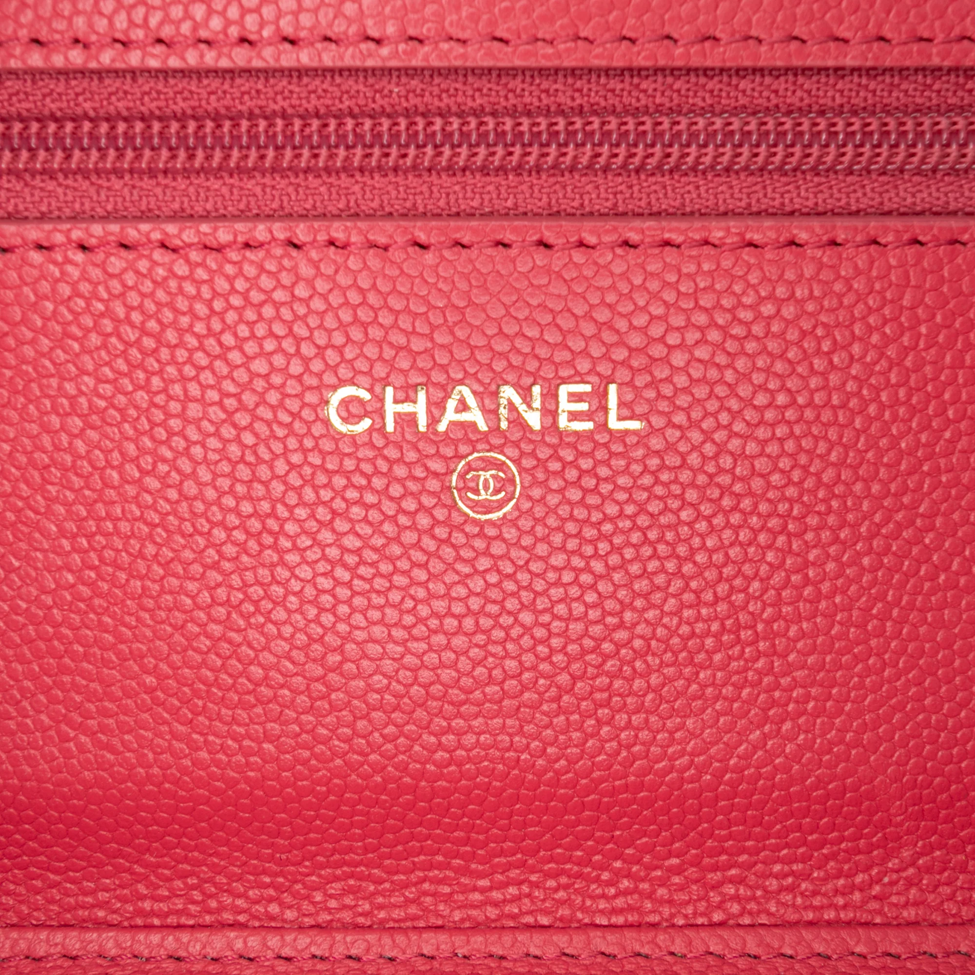 Chanel | Pre-Owned CC Chevron Caviar Ancient Greek Charms Wallet On Chain | Red - Image 7