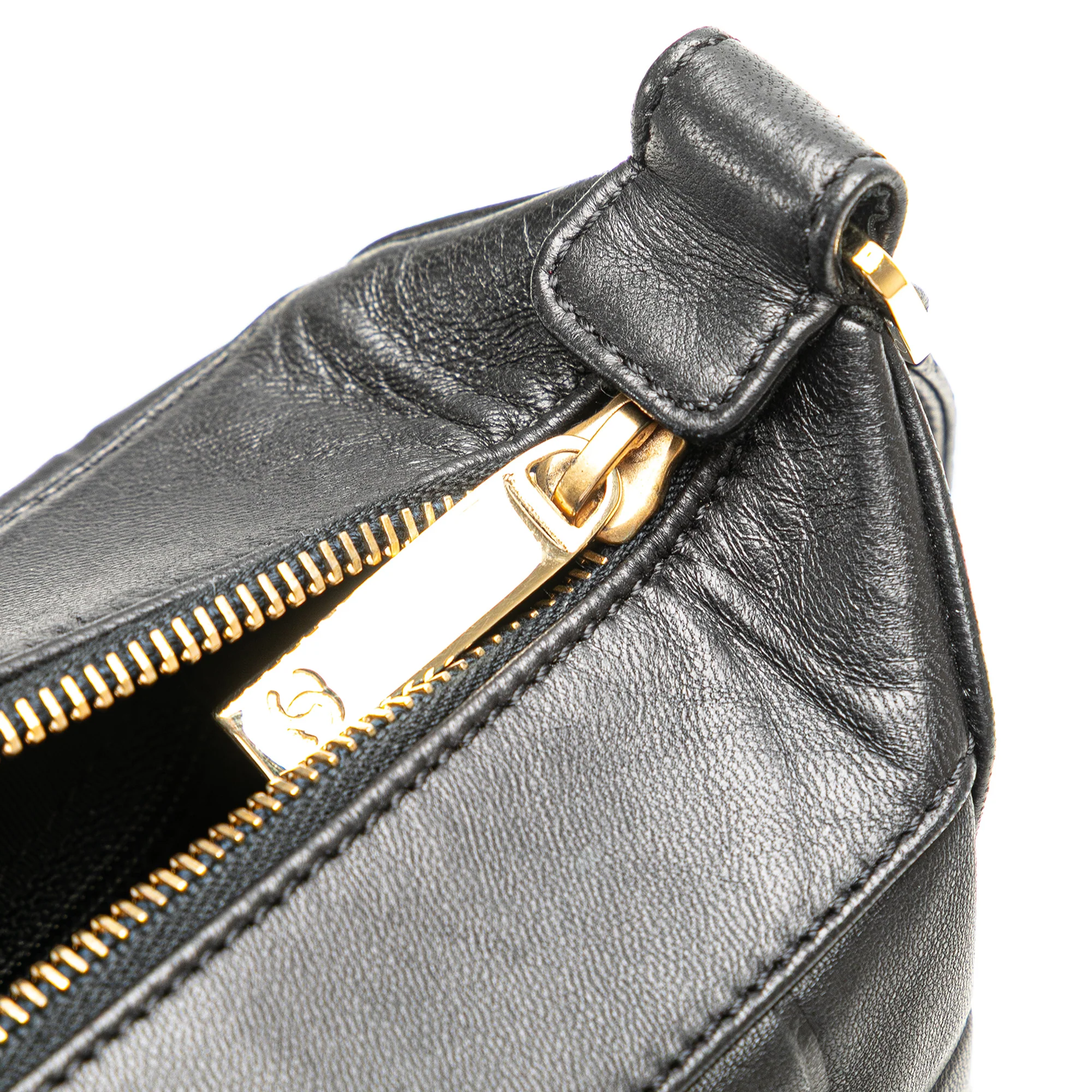 Chanel | Pre-Owned CC Choco Bar Lambskin Shoulder Bag | Black - Image 11