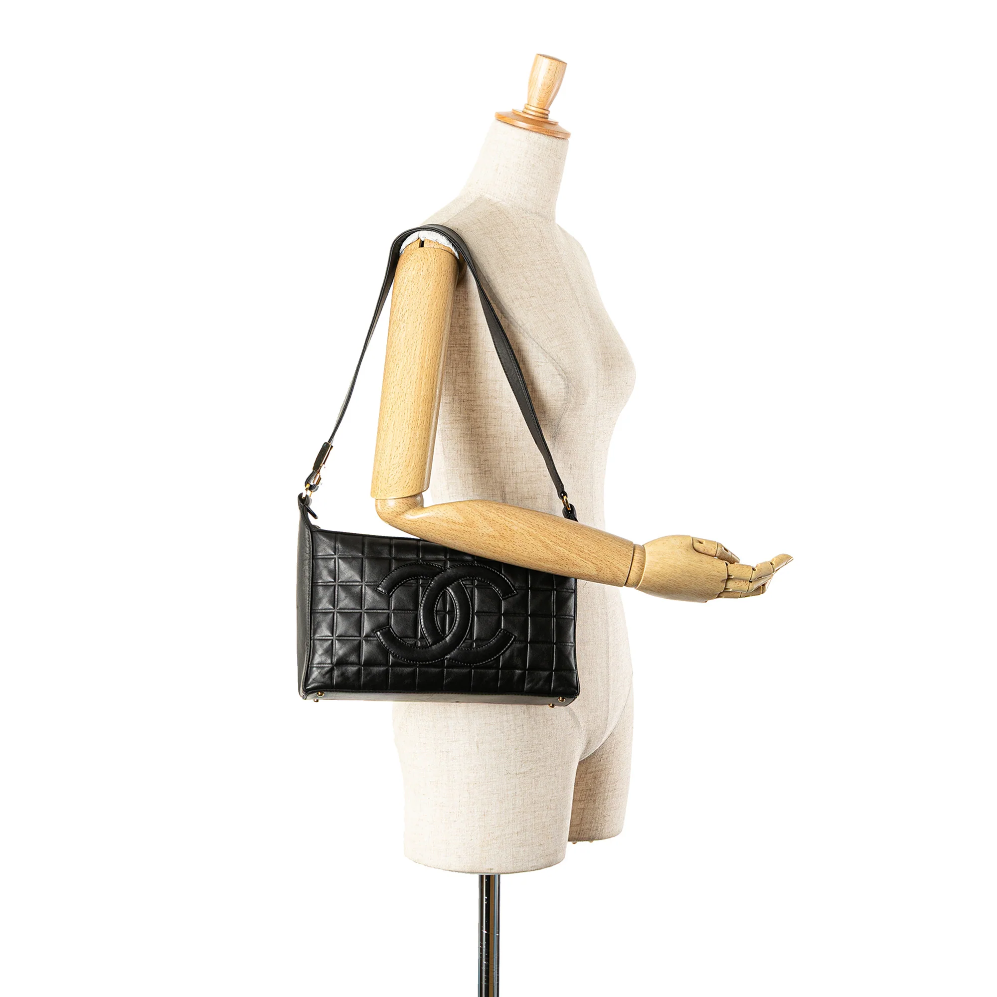 Chanel | Pre-Owned CC Choco Bar Lambskin Shoulder Bag | Black - Image 3
