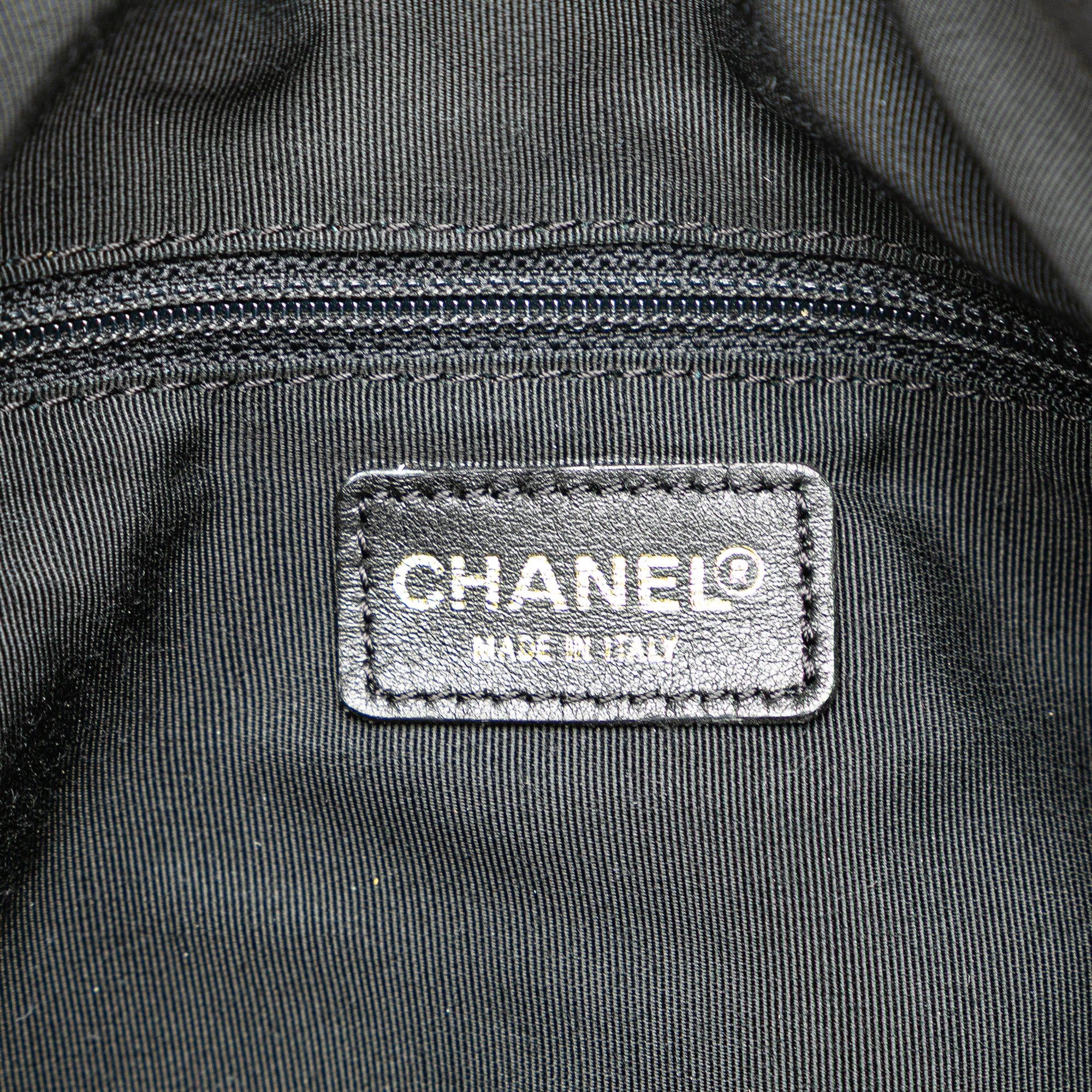 Chanel | Pre-Owned CC Choco Bar Lambskin Shoulder Bag | Black - Image 8