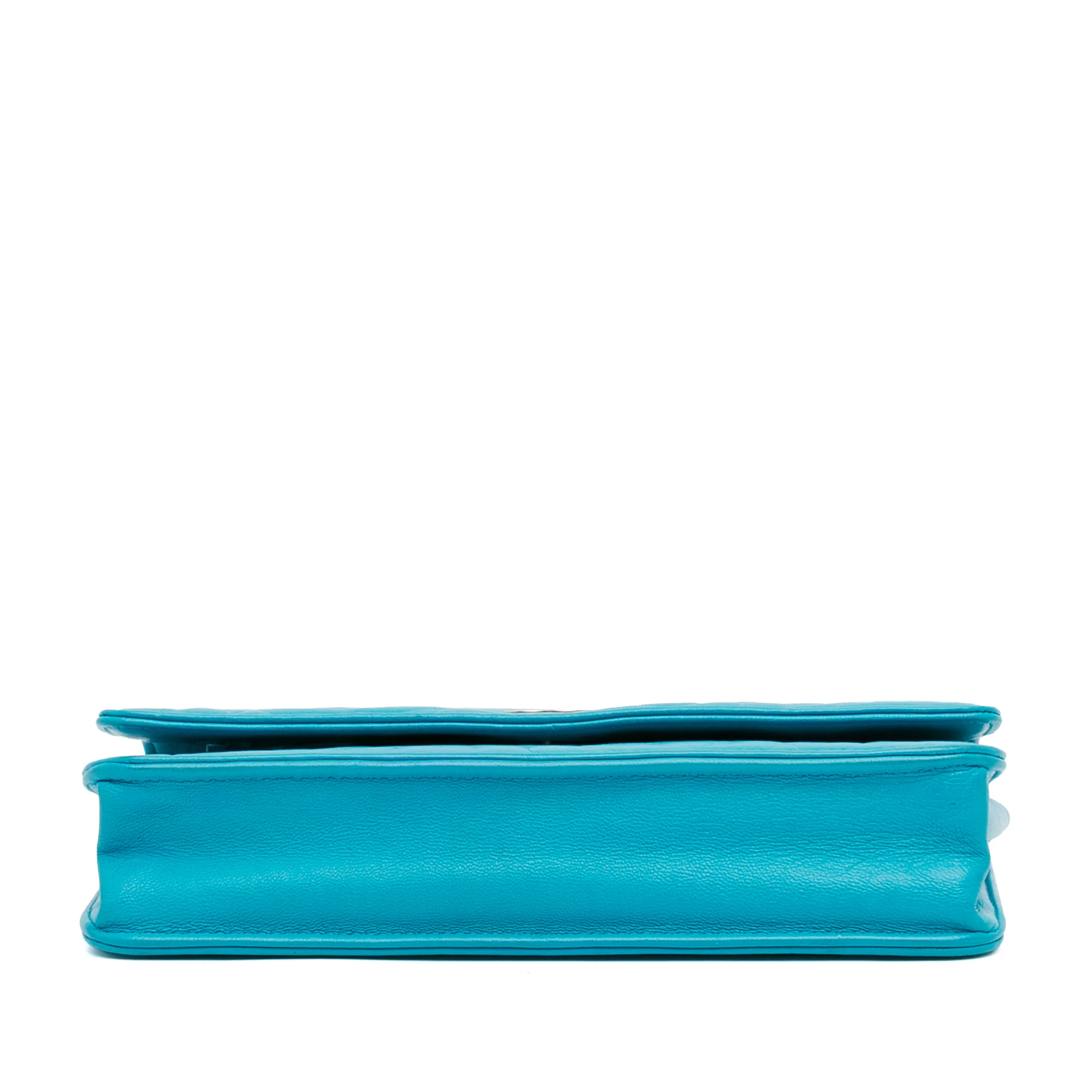 Chanel | Pre-Owned CC Embossed Lambskin Camellia Wallet On Chain | Blue/Aqua - Image 5