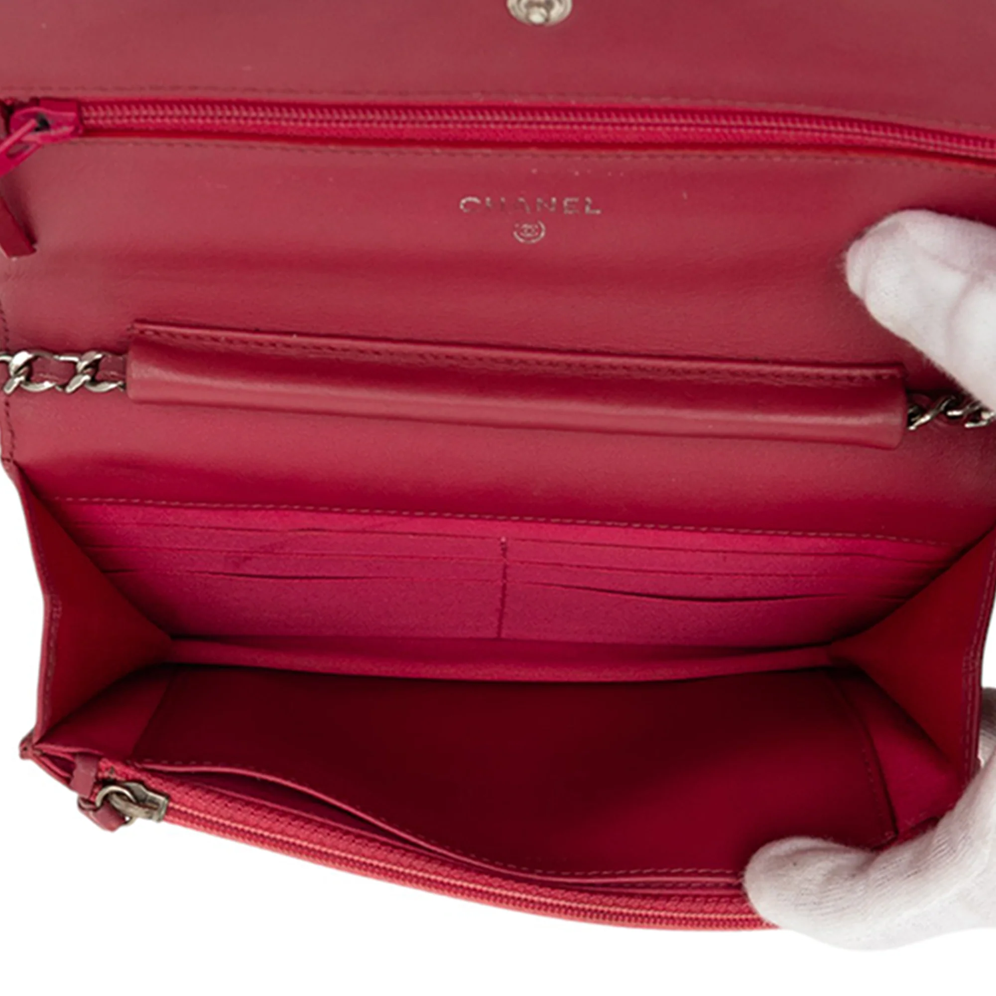 Chanel | Pre-Owned CC Embossed Patent Camellia Wallet On Chain | Pink/Blush - Image 4