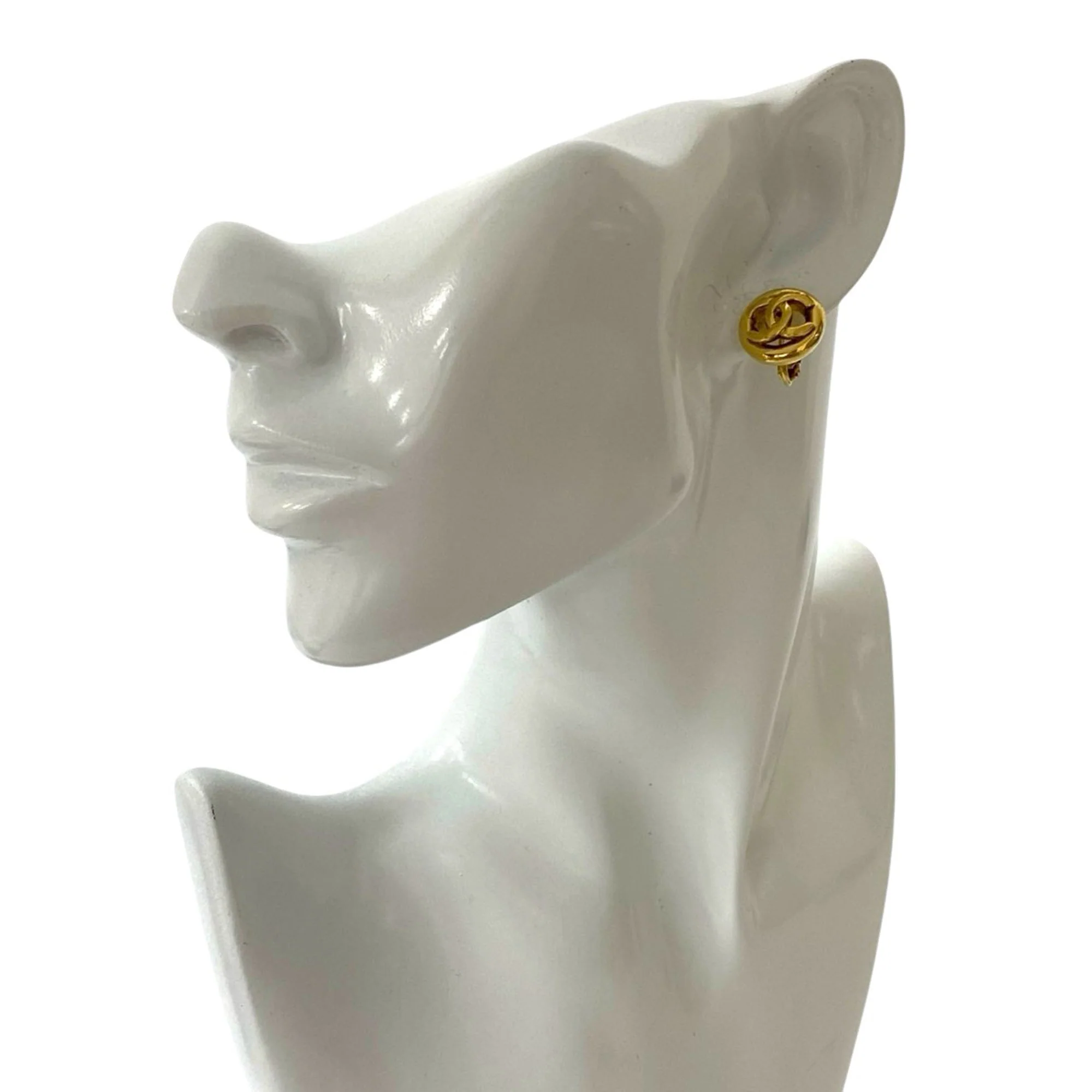 Chanel | Pre-Owned CC Gold Plated Round Clip On Earrings | Gold - Image 6