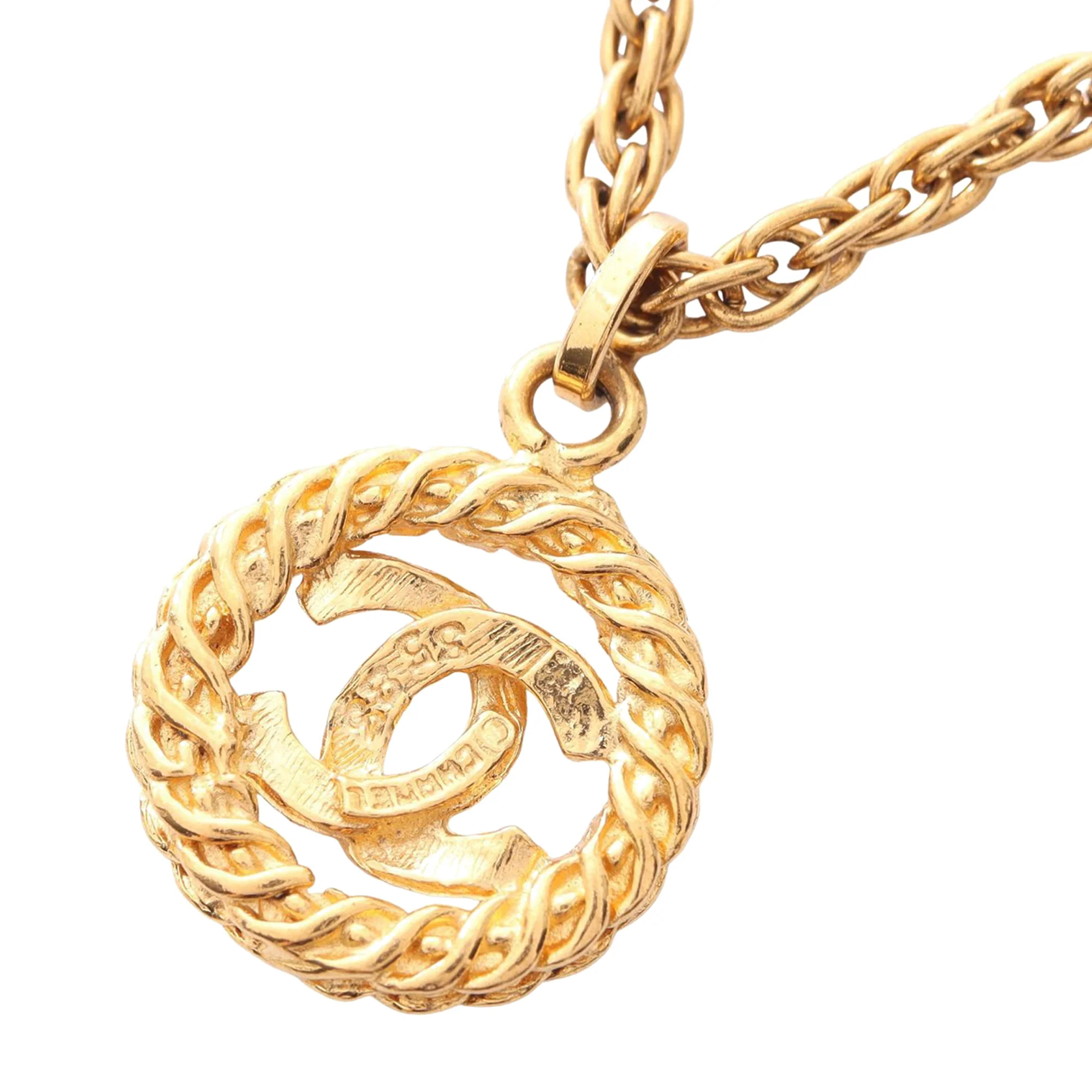 Chanel | Pre-Owned CC Gold Plated Round Pendant Necklace | Gold - Image 2