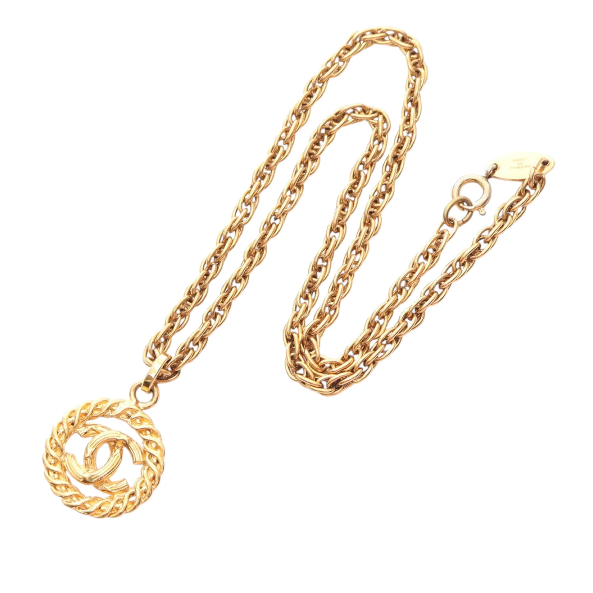Chanel | Pre-Owned CC Gold Plated Round Pendant Necklace | Gold - Image 4