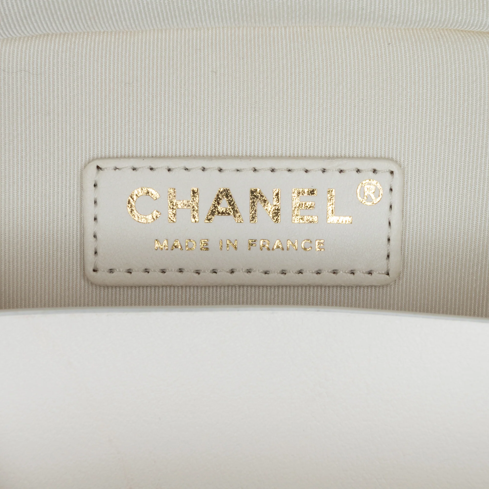 Chanel | Pre-Owned CC Lambskin Round Handle Camera Case | White - Image 8