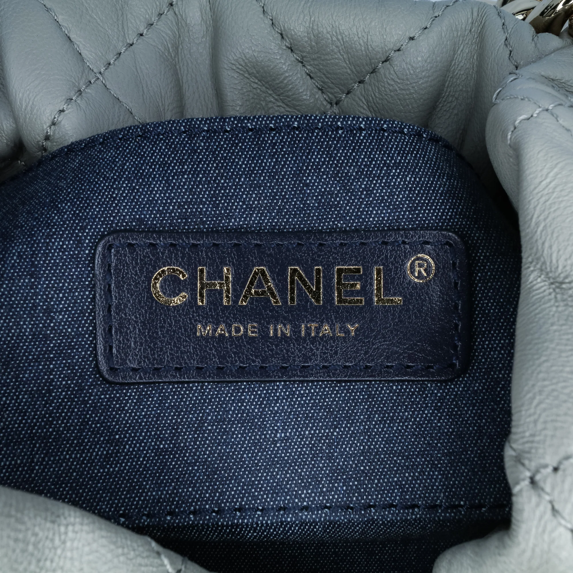Chanel | Pre-Owned CC Quilted Calfskin Resin Bi-Color Chain Bucket Bag | Gray - Image 5