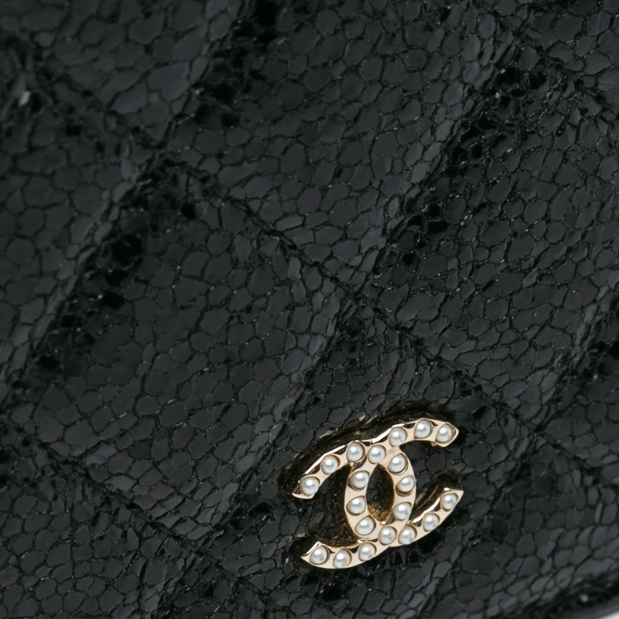 Chanel | Pre-Owned CC Quilted Crackled Patent Pearl Strap Wallet On Chain | Black - Image 13