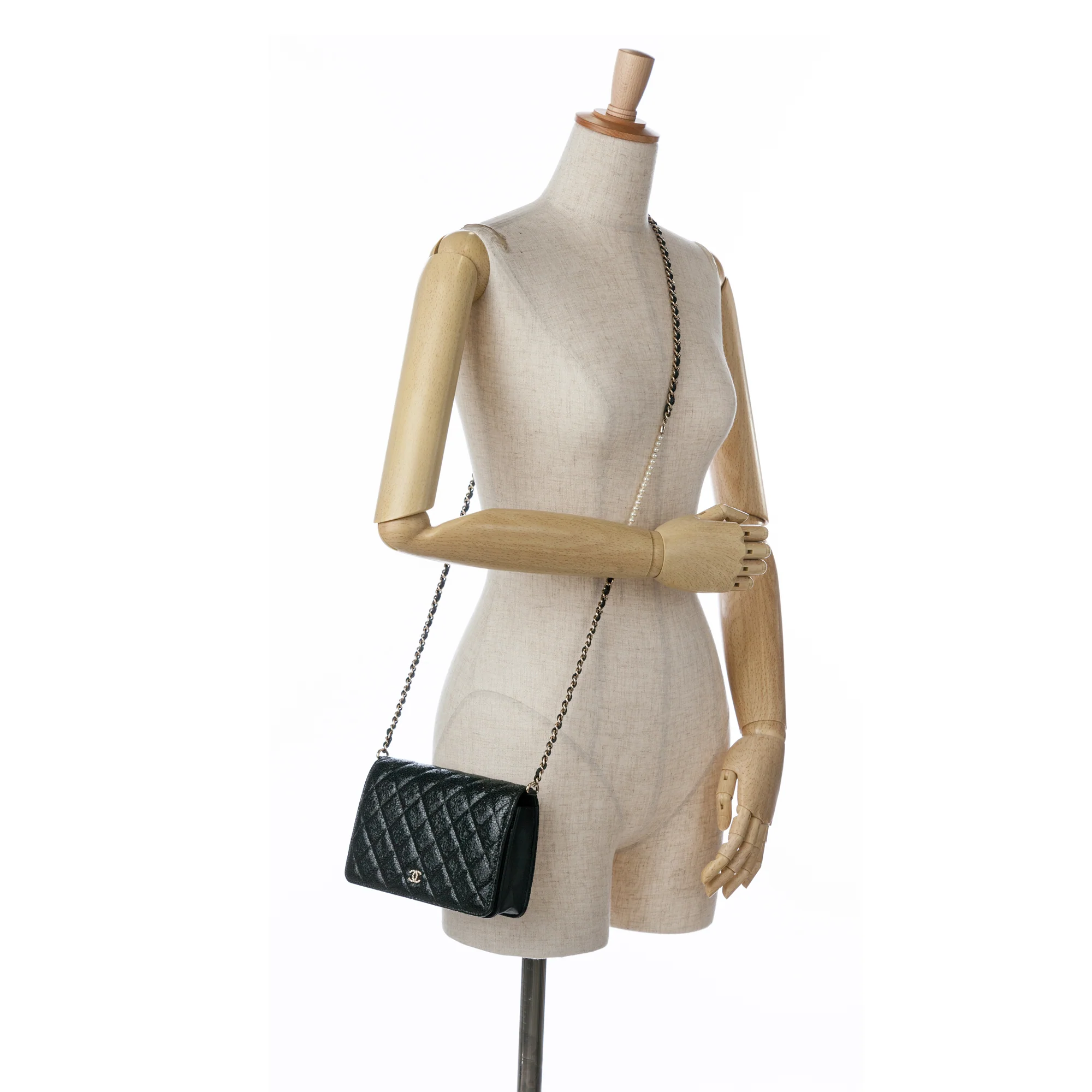 Chanel | Pre-Owned CC Quilted Crackled Patent Pearl Strap Wallet On Chain | Black - Image 6