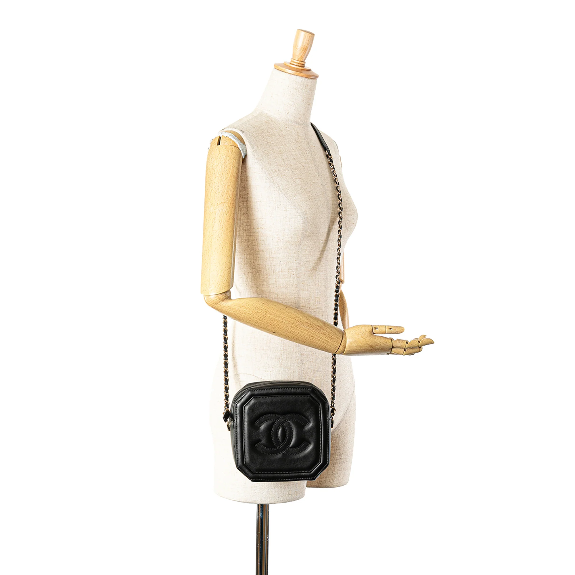 Chanel | Pre-Owned CC Quilted Lambskin Octagon Camera Case | Black - Image 7