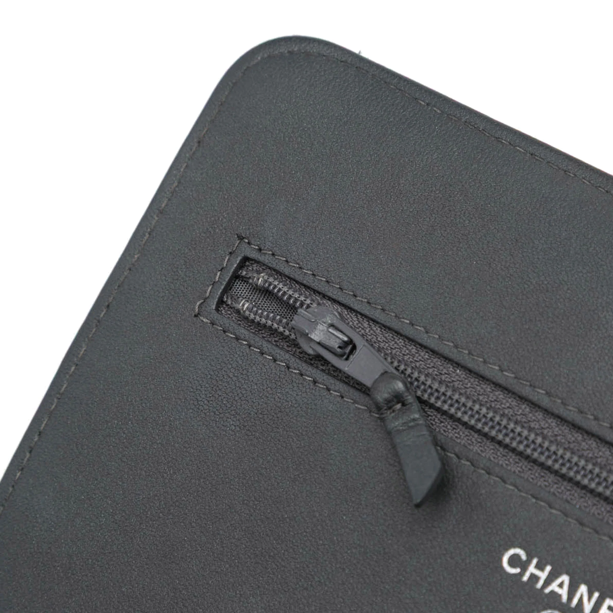 Chanel | Pre-Owned CC Studded Lambskin Camellia Wallet On Chain | Black - Image 11