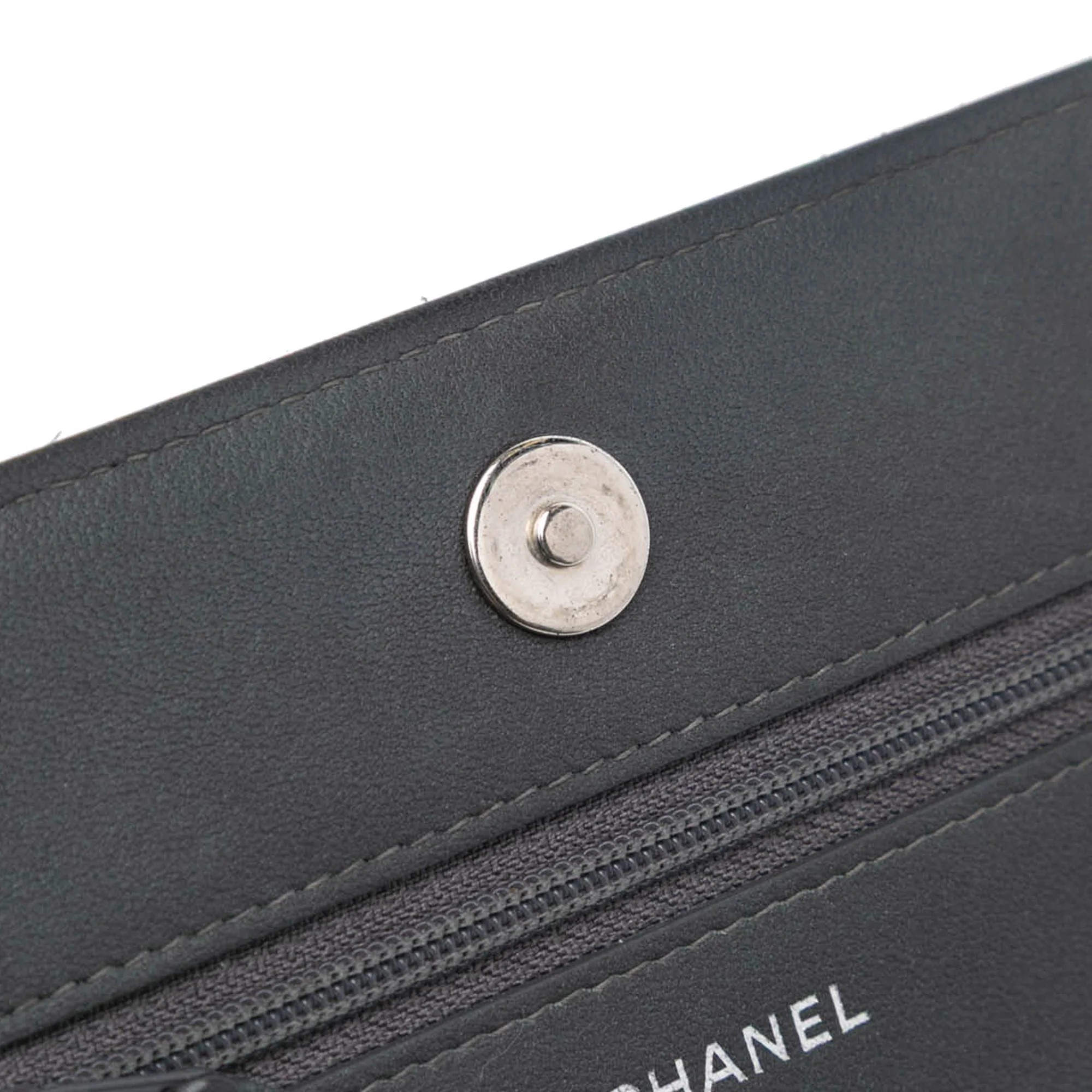 Chanel | Pre-Owned CC Studded Lambskin Camellia Wallet On Chain | Black - Image 9