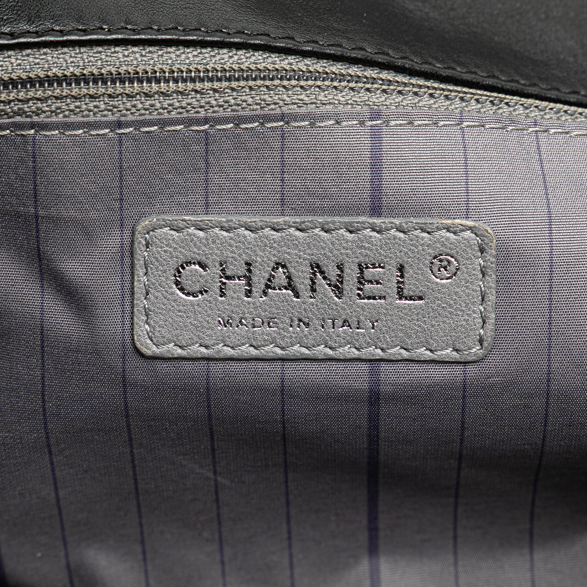 Chanel | Pre-Owned CC Studded Lambskin East West Flap | Black - Image 10