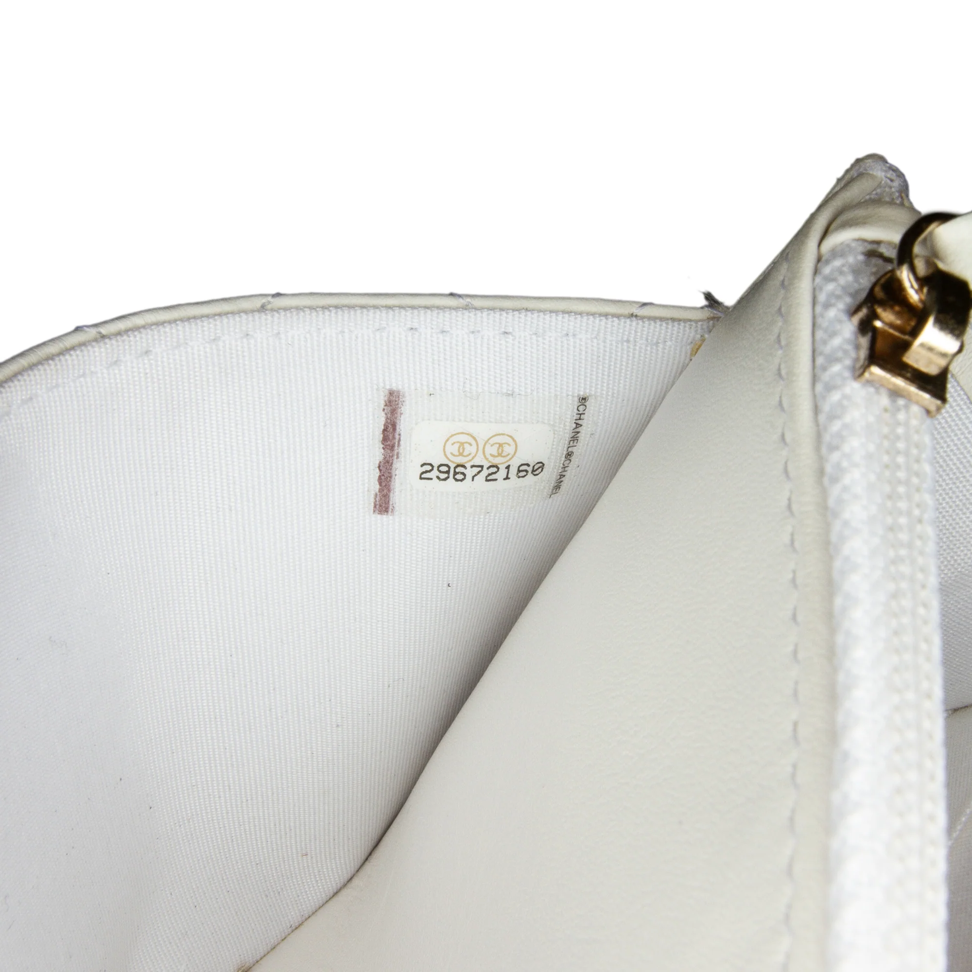 Chanel | Pre-Owned Enchained Wallet on Chain | White - Image 9