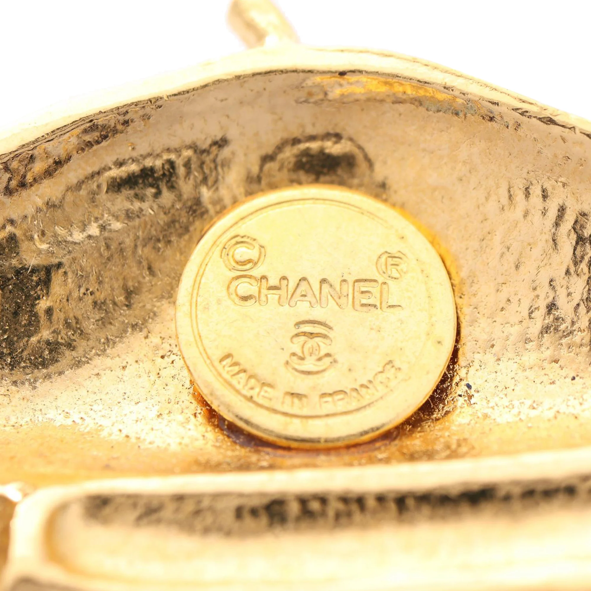 Chanel | Pre-Owned Gold Plated Beret Motif Brooch | Gold - Image 3