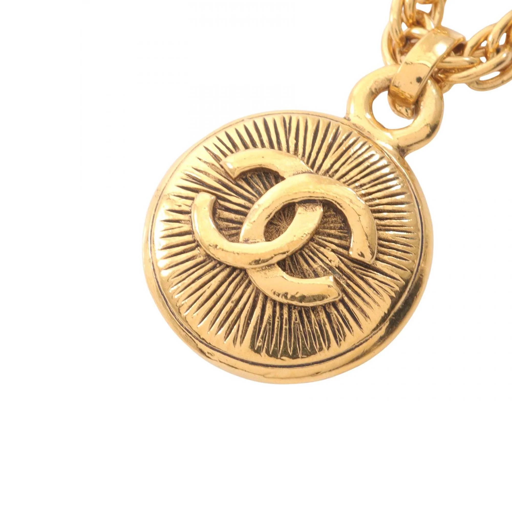 Chanel | Pre-Owned Gold Plated CC Round Pendant Necklace - I | Gold - Image 2