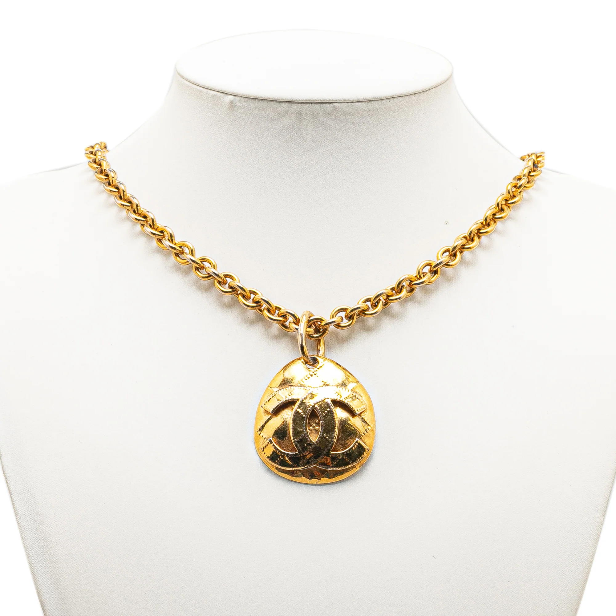 Chanel | Pre-Owned Gold Plated CC Round Pendant Necklace - II | Gold - Image 5