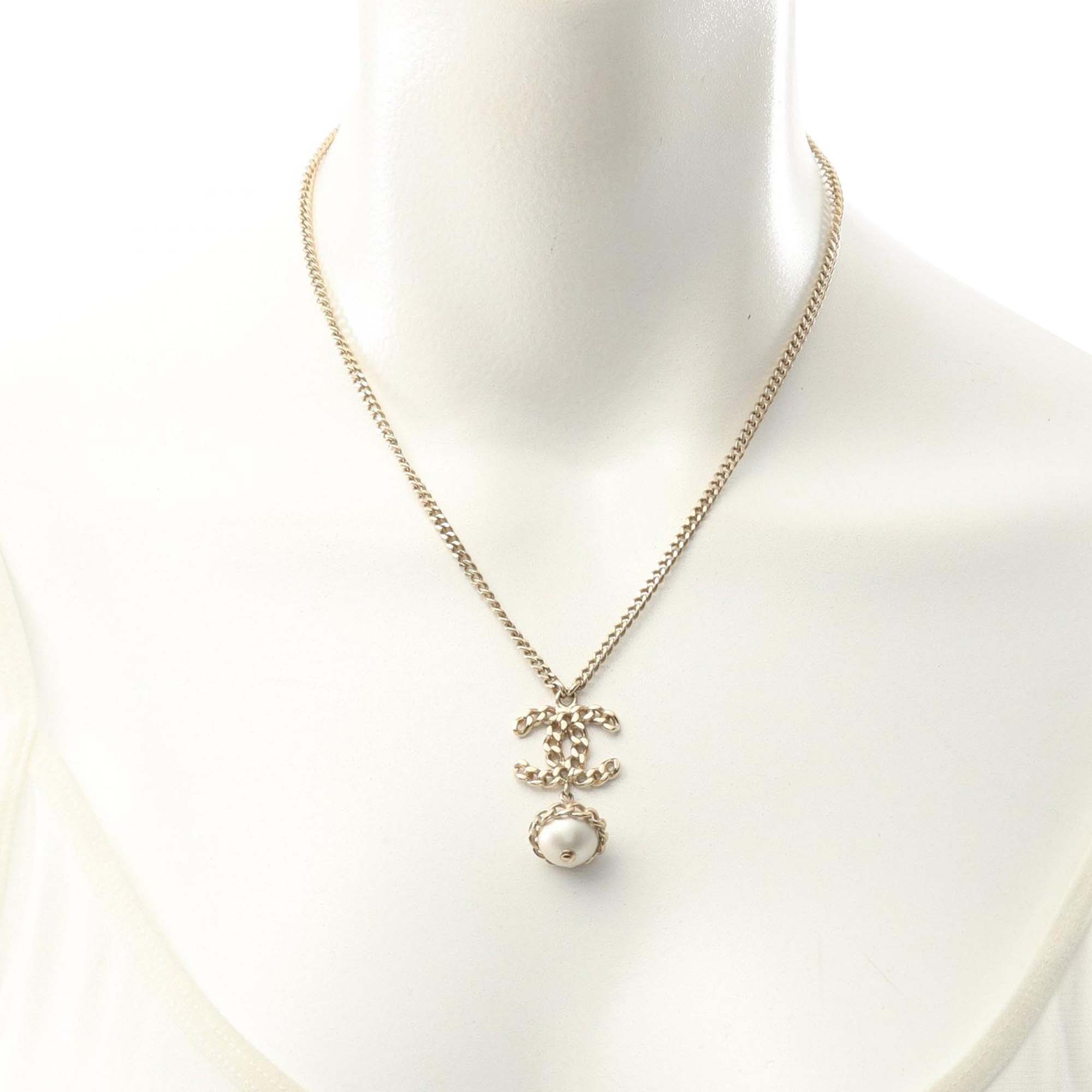 Chanel | Pre-Owned Gold Plated Faux Pearl CC Pendant Necklace | Gold - Image 7