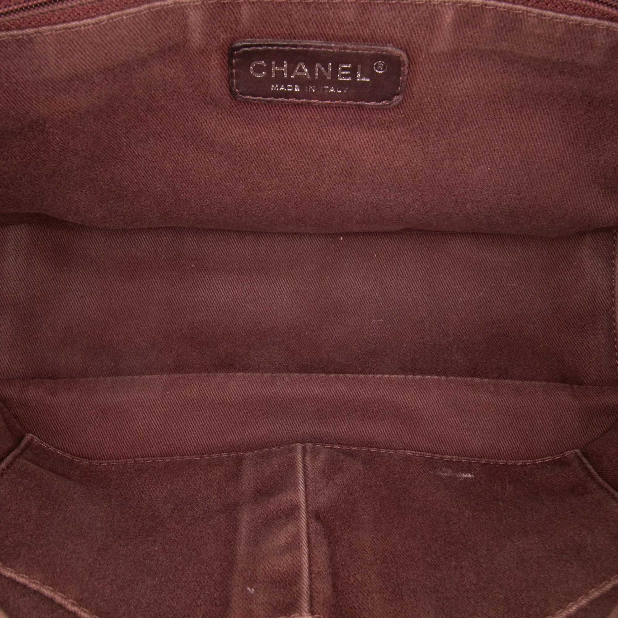 Chanel | Pre-Owned Jumbo Quilted Aged Calfskin Portobello Flap | Black - Image 4