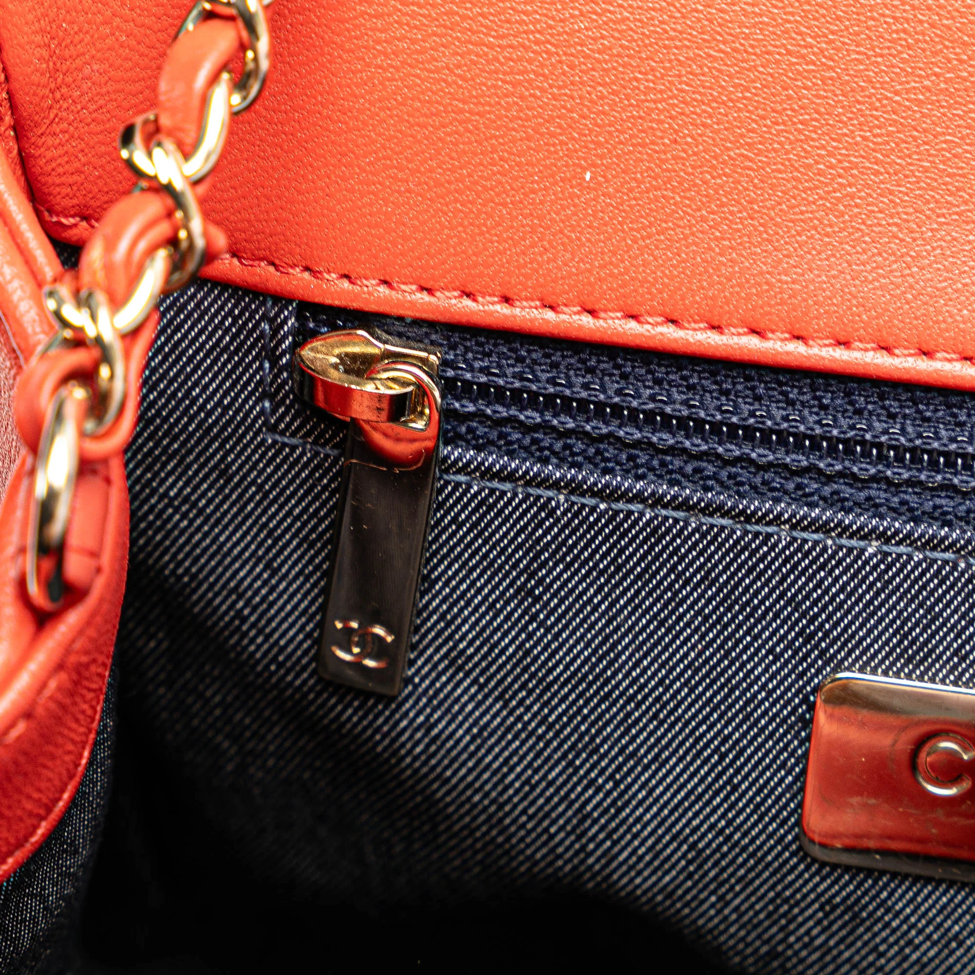 Chanel | Pre-Owned Lambskin CC Mania Flap | Red - Image 9