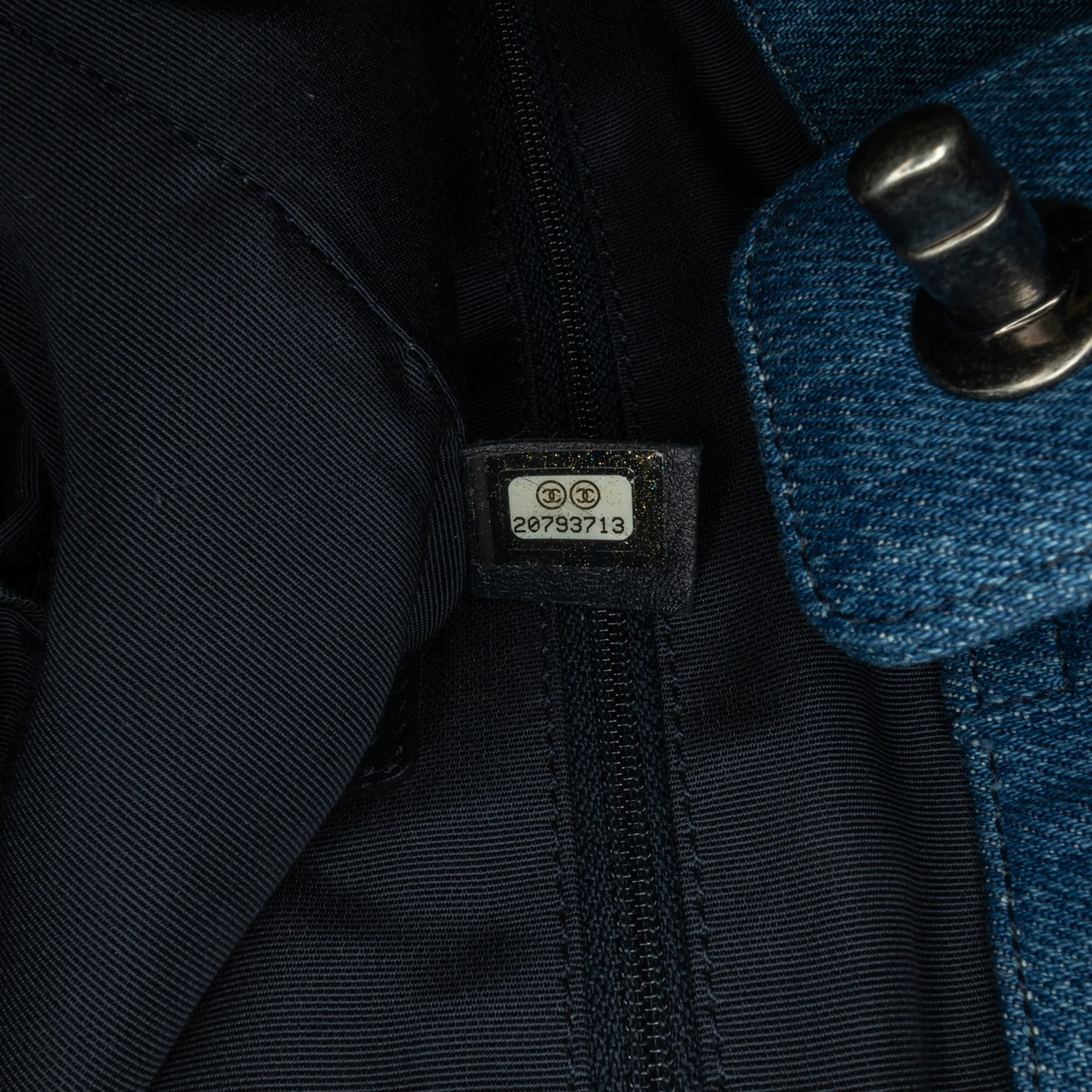 Chanel | Pre-Owned Large Fringed Denim Shopping Tote | Blue/BrownBrownBrownBrownBrown - Image 6