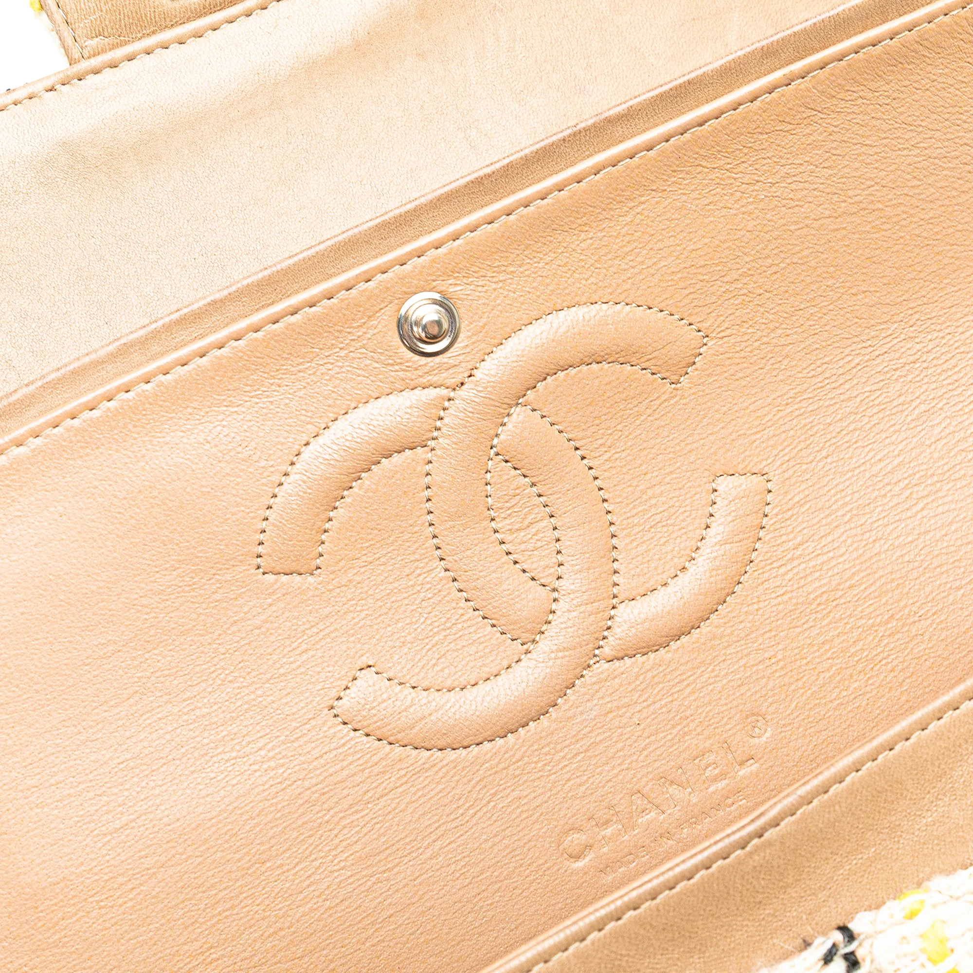 Chanel | Pre-Owned Medium Classic Tweed Double Flap | Beige - Image 2