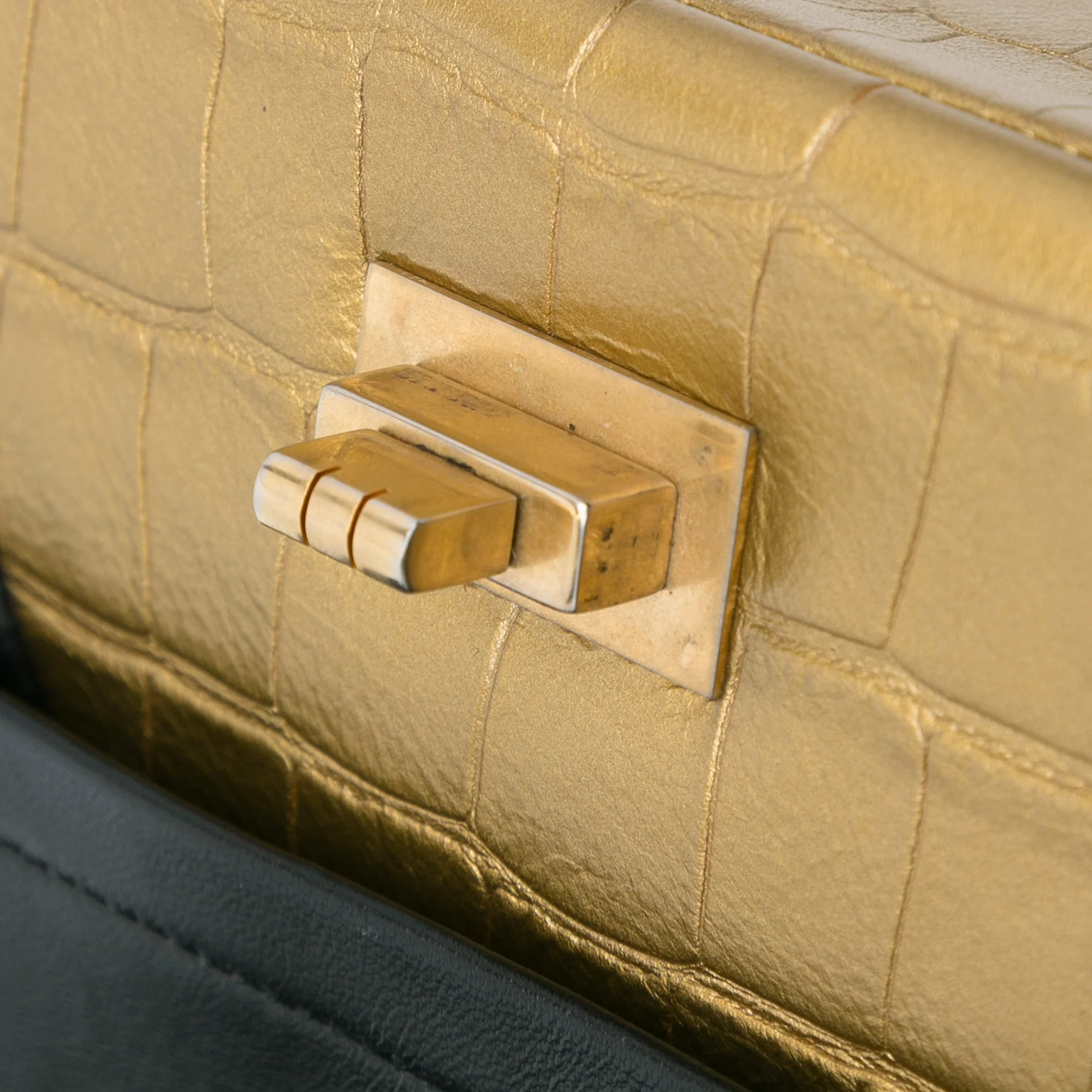 Chanel | Pre-Owned Medium Croc Embossed Lambskin 2.55 Reissue Double Flap Bag | Black/Gold - Image 11