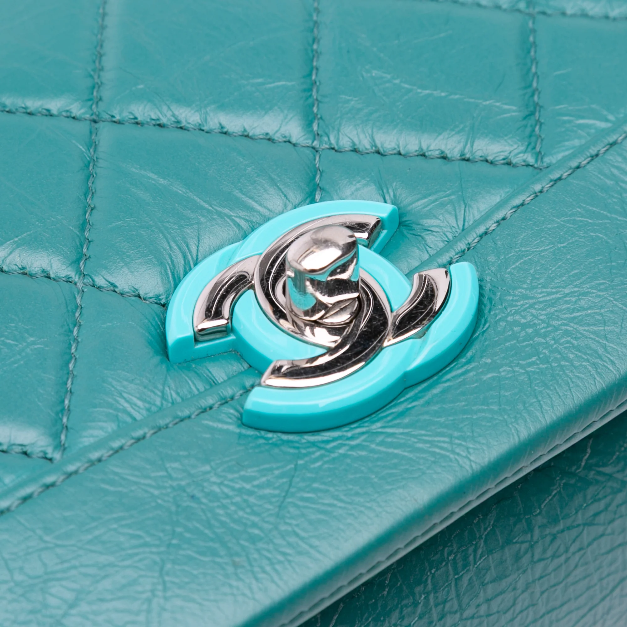 Chanel | Pre-Owned Medium Crumpled Calfskin Bi Vintage Full Flap | Blue/Turquoise - Image 8