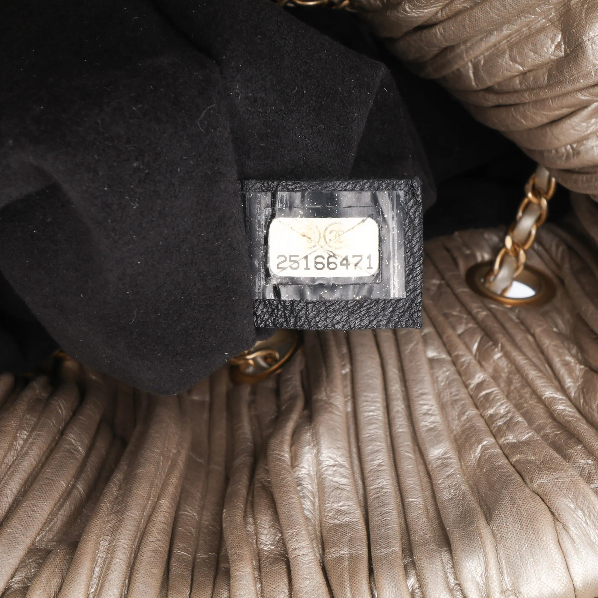Chanel | Pre-Owned Medium Metallic Calfskin Coco Pleats Drawstring Backpack | Gold - Image 7