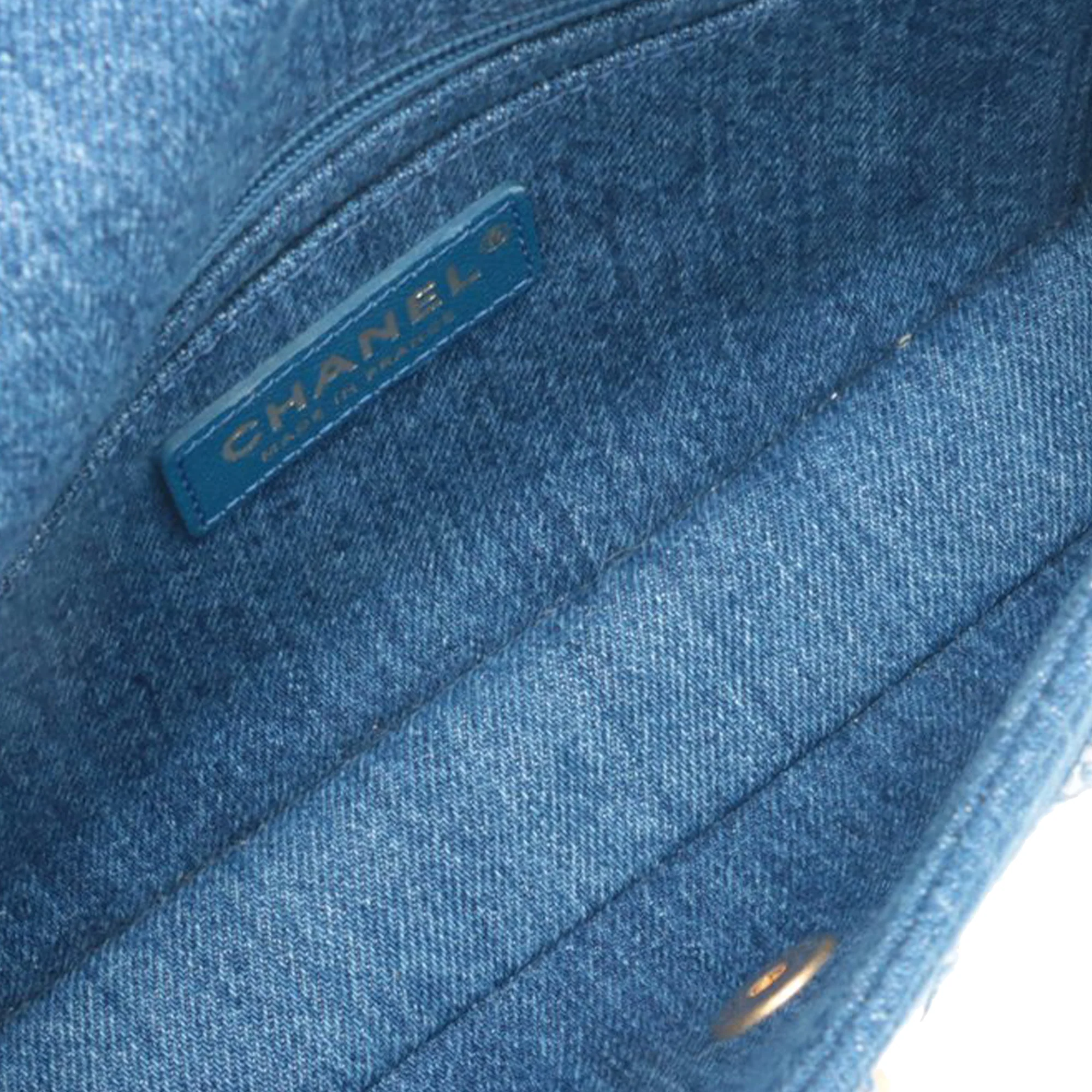 Chanel | Pre-Owned Medium Shearling Denim Egypt Hieroglyph Single Flap | Blue/DenimWhite/Ivory - Image 8