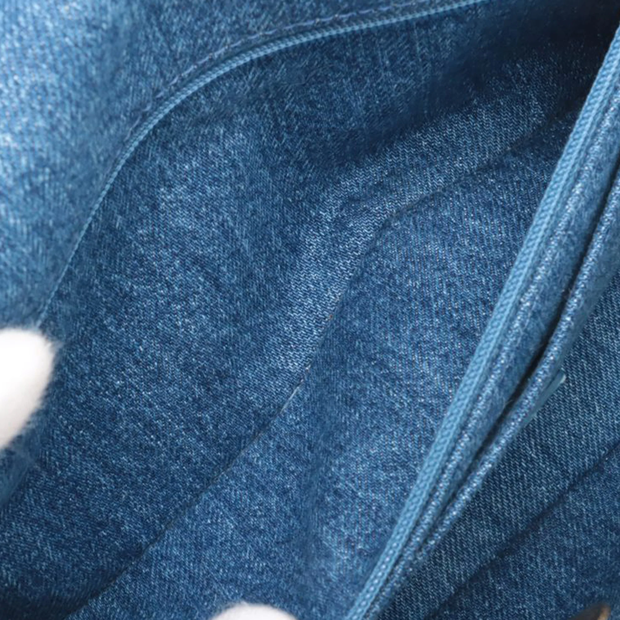 Chanel | Pre-Owned Medium Shearling Denim Egypt Hieroglyph Single Flap | Blue/DenimWhite/Ivory - Image 9