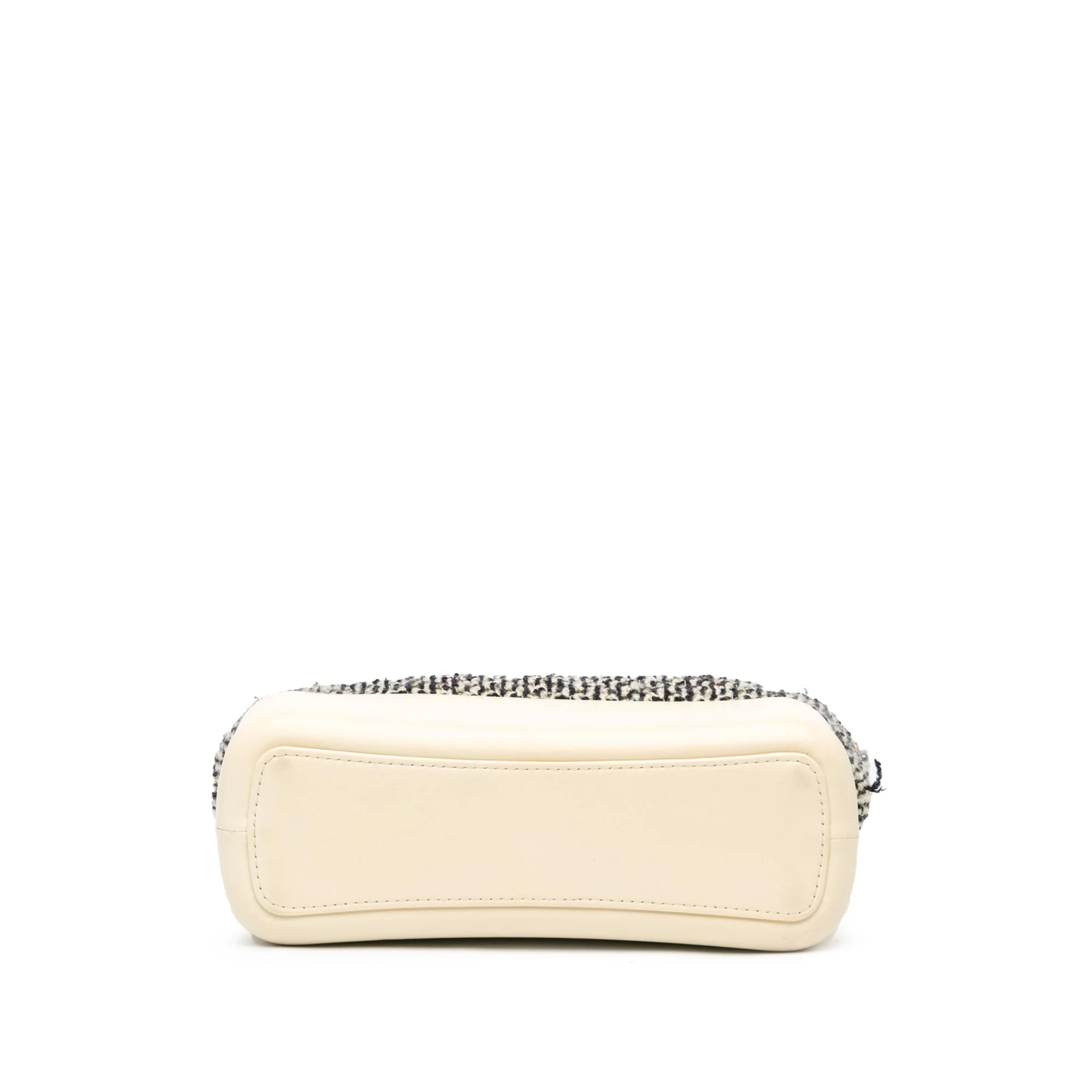 Chanel | Pre-Owned Medium Tweed and Lambskin Gabrielle Crossbody | Blue/Navy - Image 4