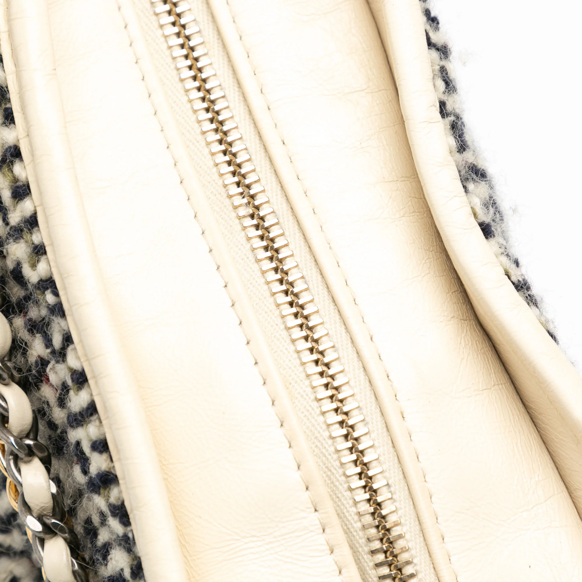 Chanel | Pre-Owned Medium Tweed and Lambskin Gabrielle Crossbody | Blue/Navy - Image 7