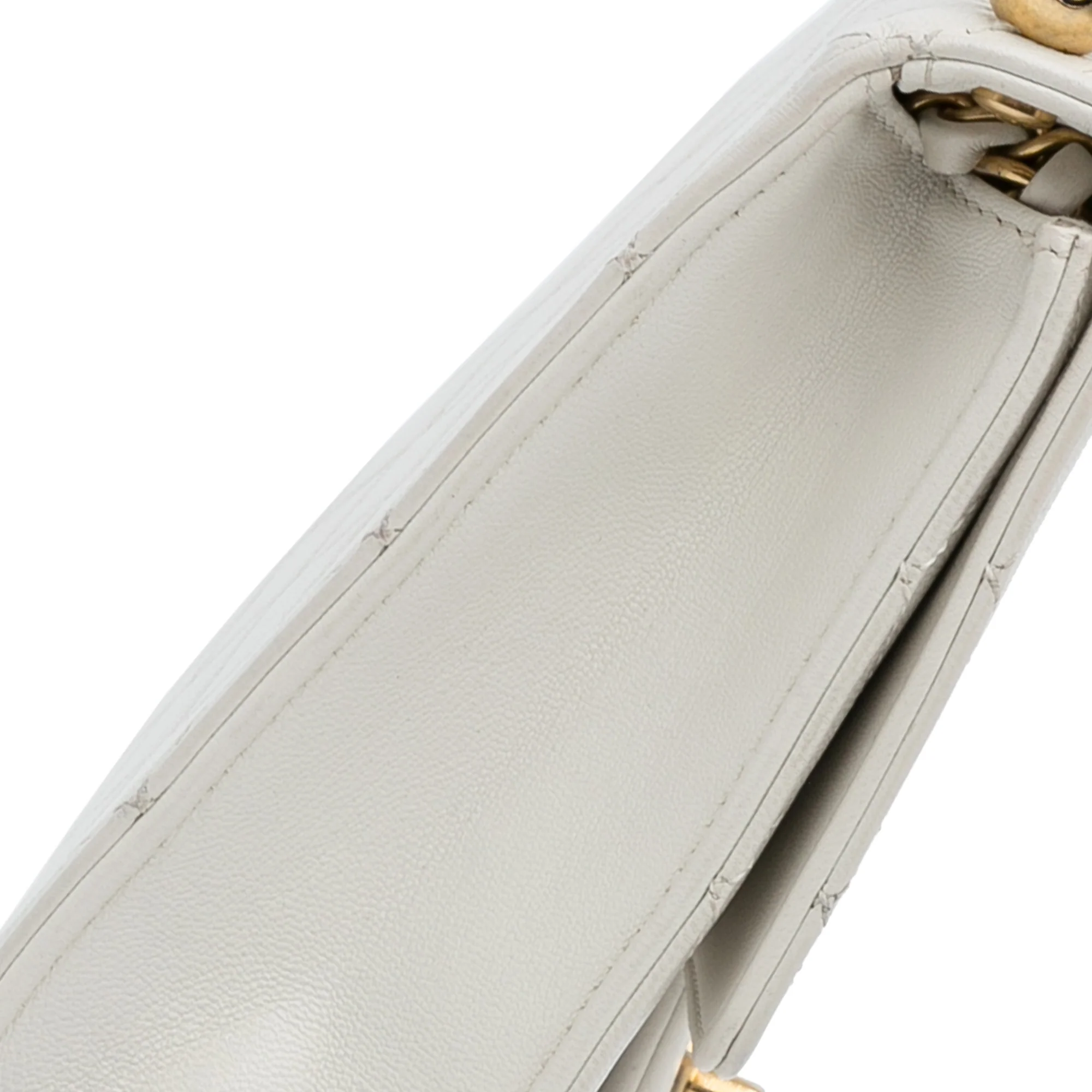 Chanel | Pre-Owned Mini Chic Pearls Crossbody | White - Image 11