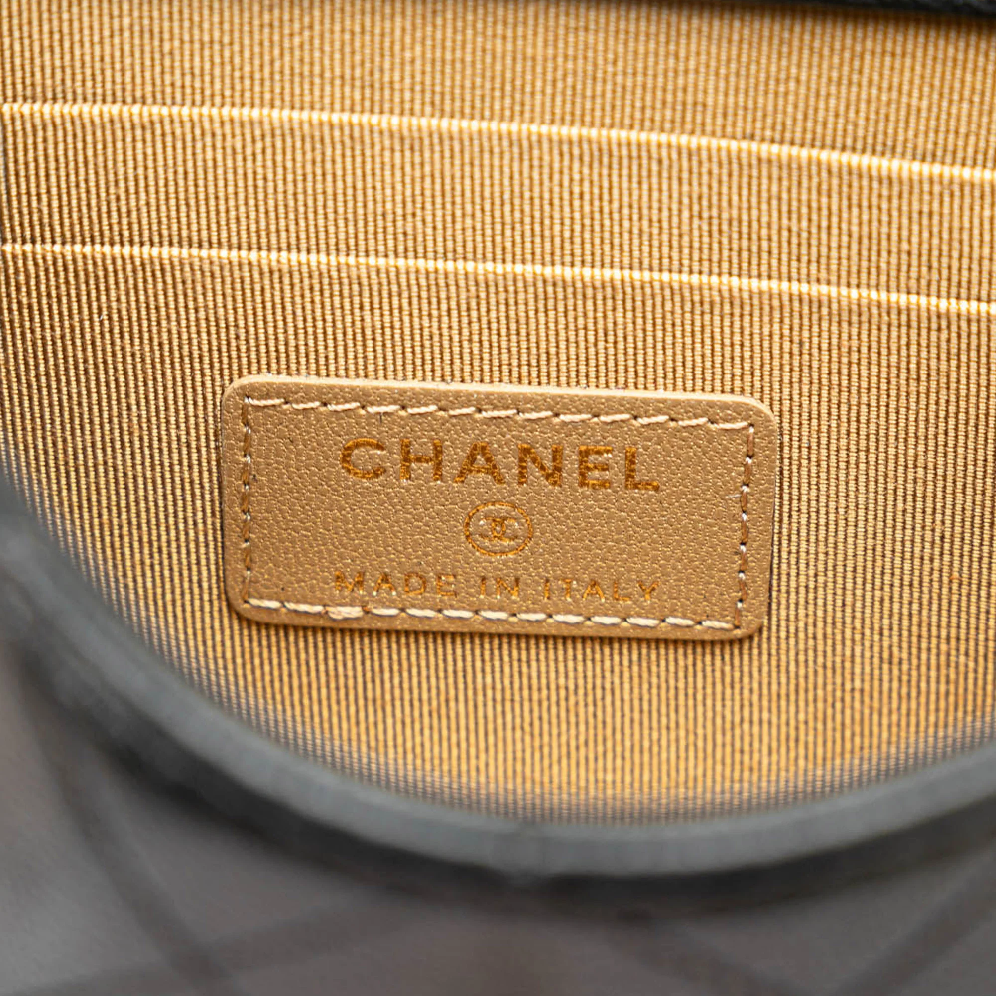 Chanel | Pre-Owned Mini Goatskin Chic Pearls Clutch On Chain | Black - Image 5