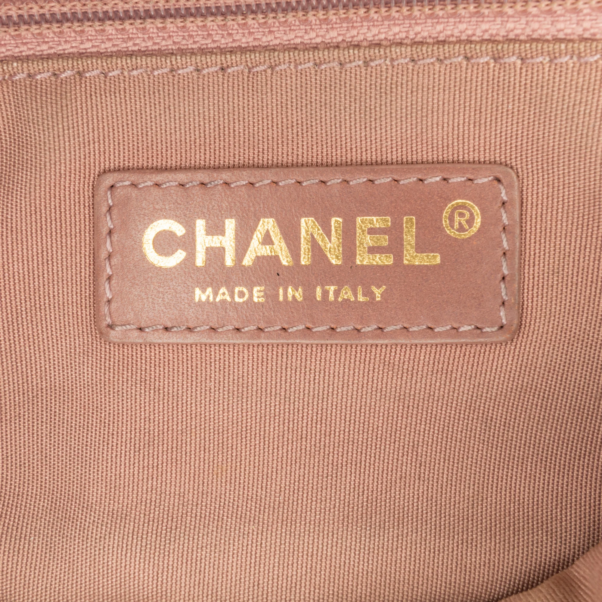 Chanel | Pre-Owned Mini Rectangular Chevron Lambskin Chain Around Flap | Pink/Light Pink - Image 10